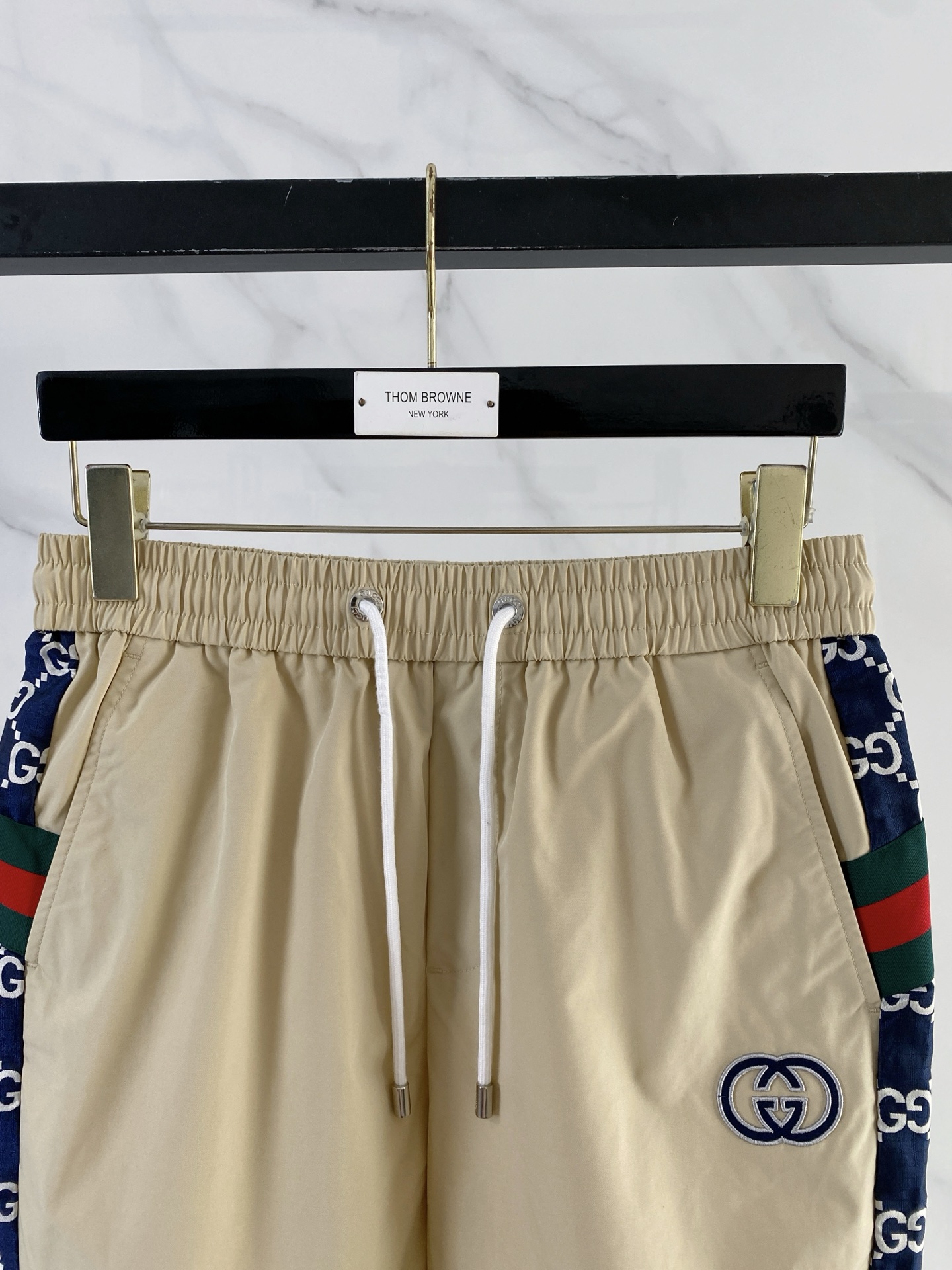 Alternative view of Shorts 09557