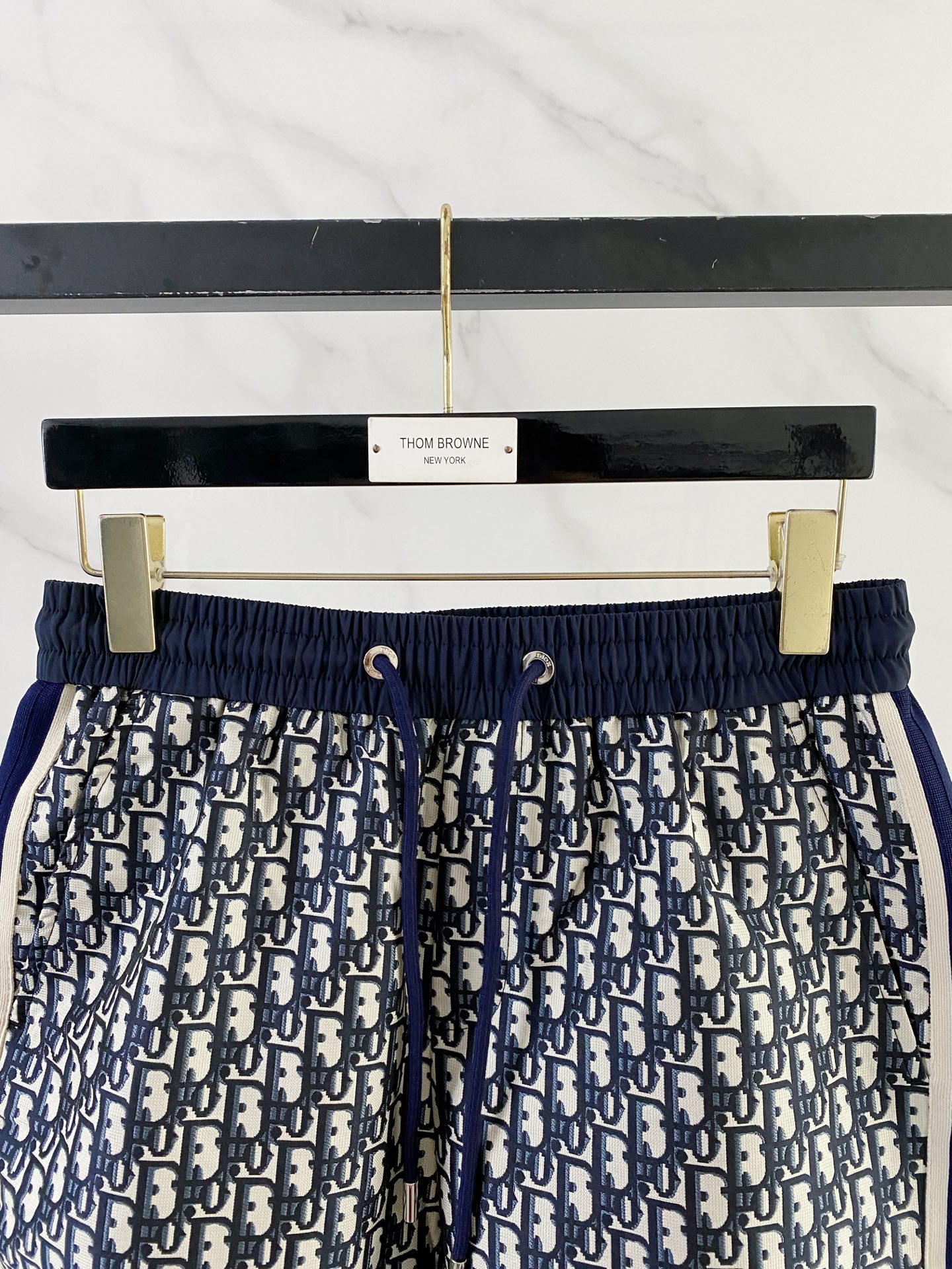 Alternative view of Shorts 09539