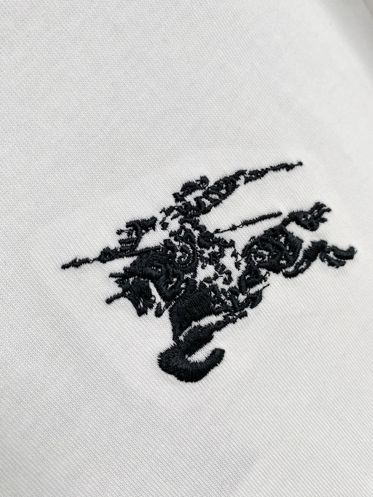 巴宝莉Burberry26春夏新款首发专柜最新款短袖圆领T恤 高端订制 设计前卫时尚！品牌logo重工艺
