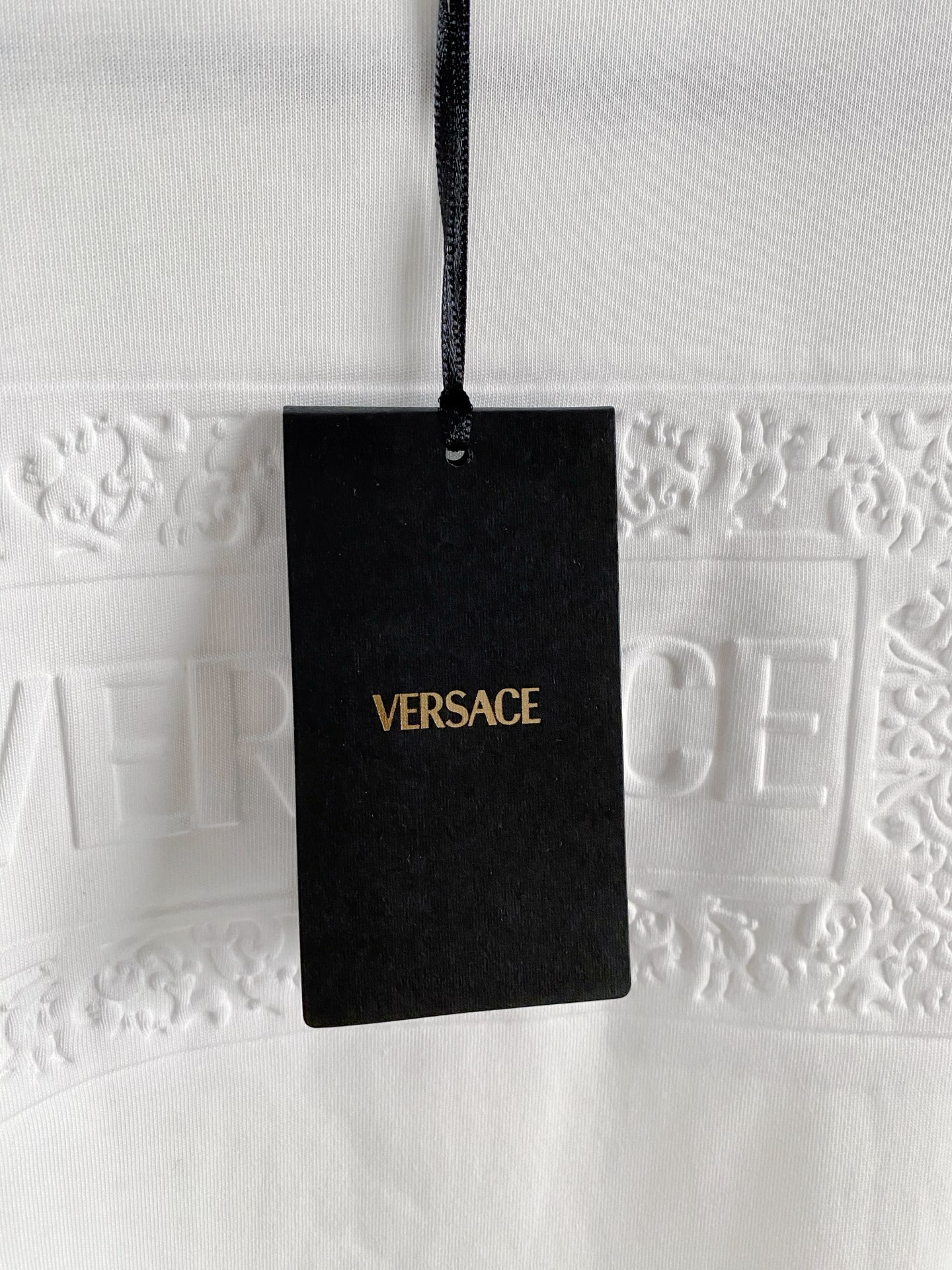 瓦萨Versace26春夏新品专柜首发最新款短袖圆领T恤 高端订制 设计前卫时尚！品牌logo重工艺设计