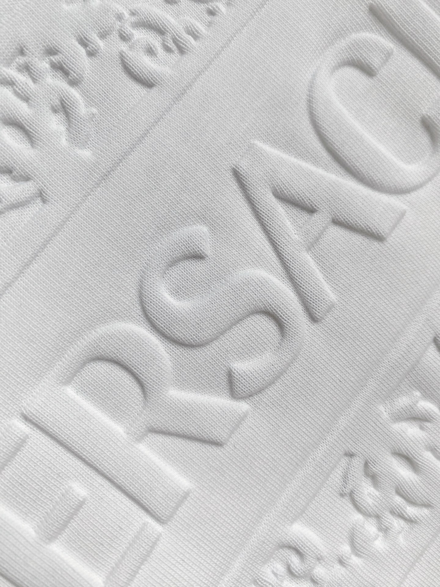 瓦萨Versace26春夏新品专柜首发最新款短袖圆领T恤 高端订制 设计前卫时尚！品牌logo重工艺设计