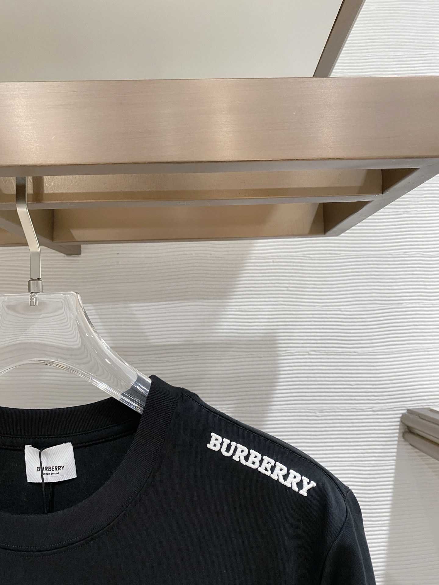 巴宝莉Burberry26春夏新款首发专柜最新款短袖圆领T恤 高端订制 设计前卫时尚！品牌logo重工艺