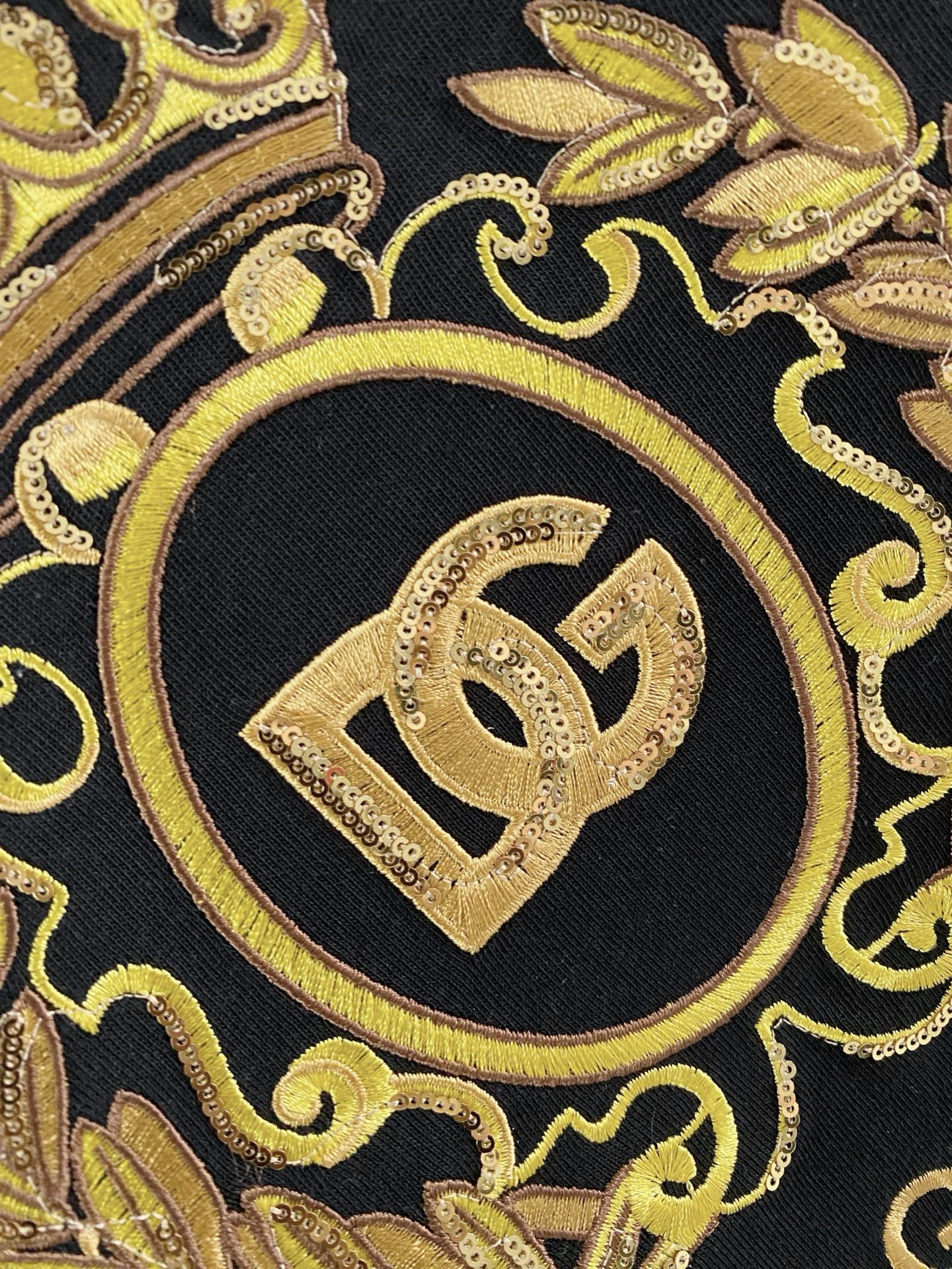 杜嘉班纳D&G26春夏新品专柜首发最新款短袖圆领T恤 高端订制 设计前卫时尚！品牌logo重工艺设计，高