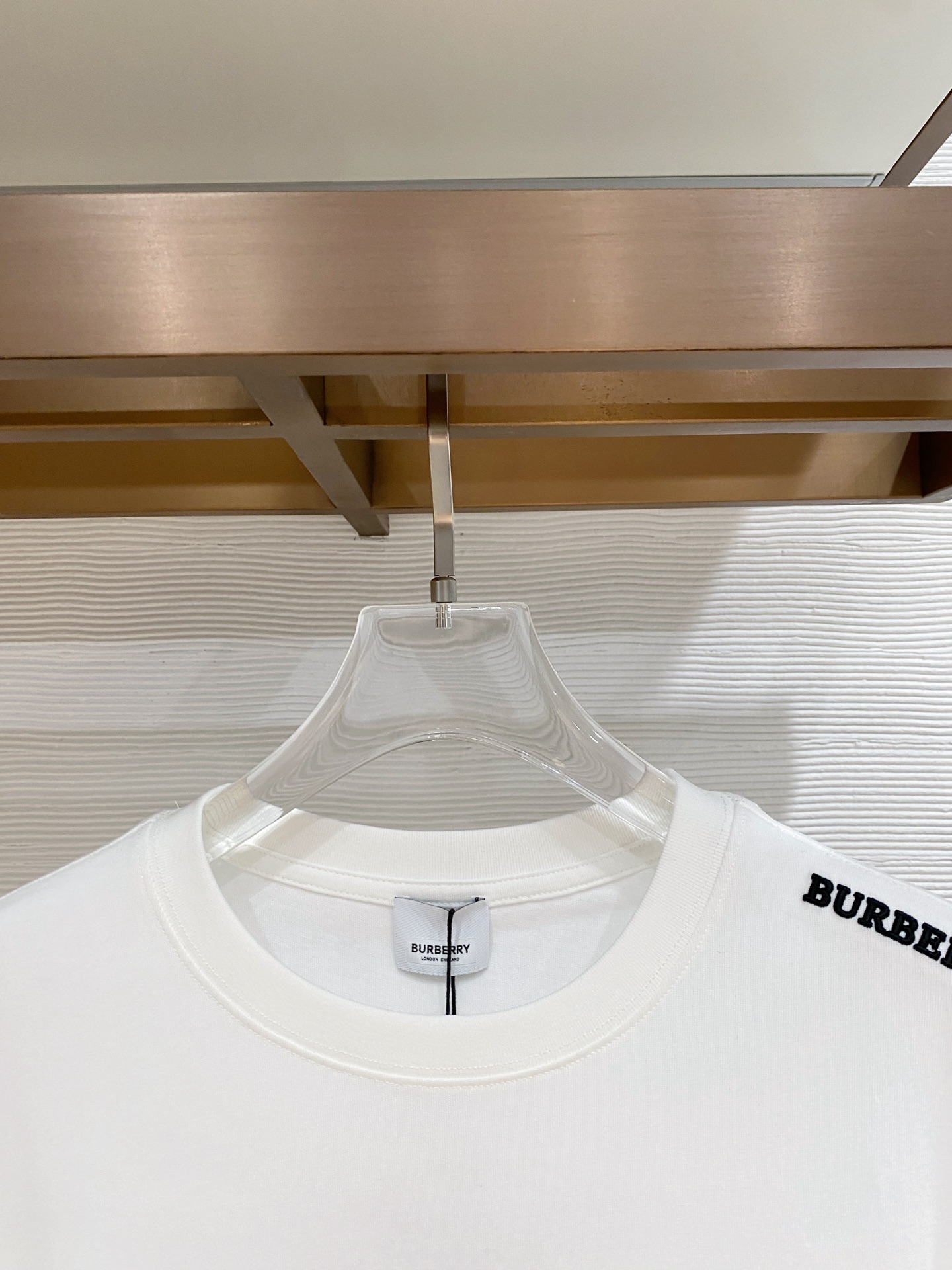 巴宝莉Burberry26春夏新款首发专柜最新款短袖圆领T恤 高端订制 设计前卫时尚！品牌logo重工艺