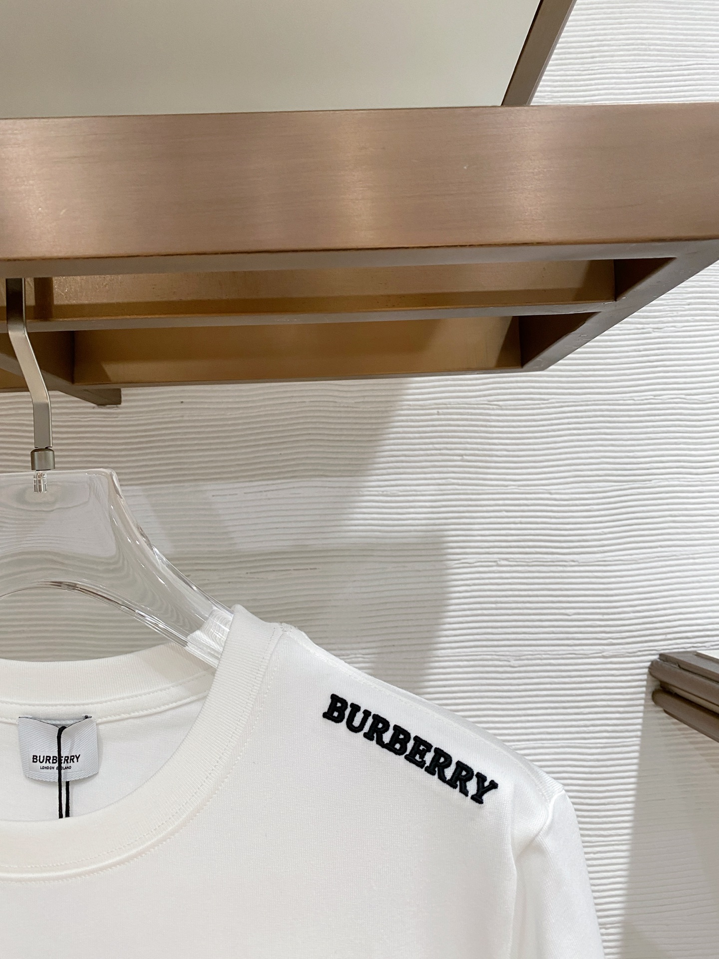 巴宝莉Burberry26春夏新款首发专柜最新款短袖圆领T恤 高端订制 设计前卫时尚！品牌logo重工艺