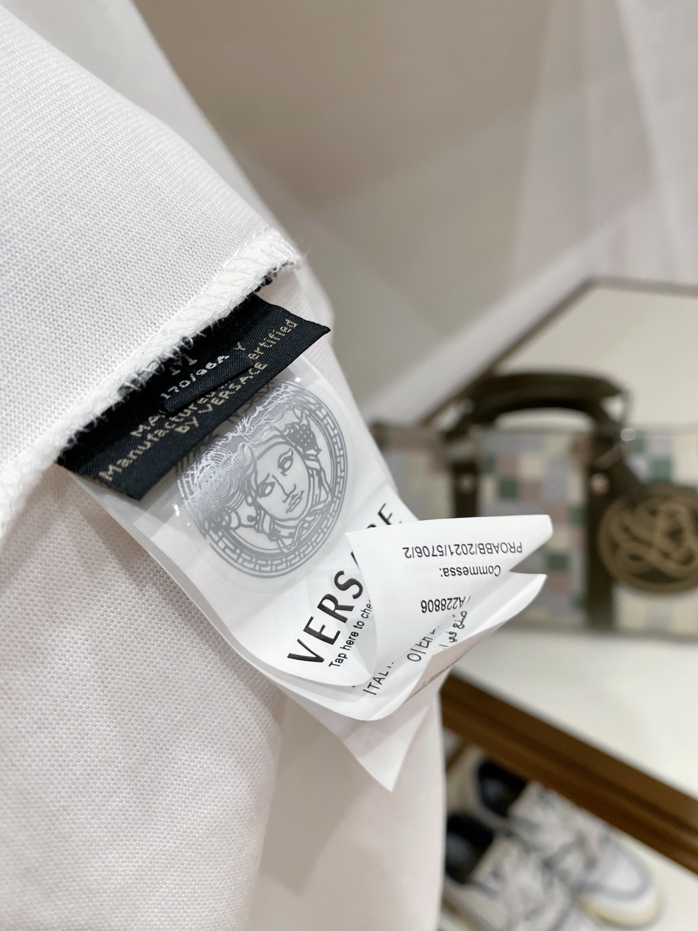 瓦萨Versace26春夏新品专柜首发最新款短袖圆领T恤 高端订制 设计前卫时尚！品牌logo重工艺设计