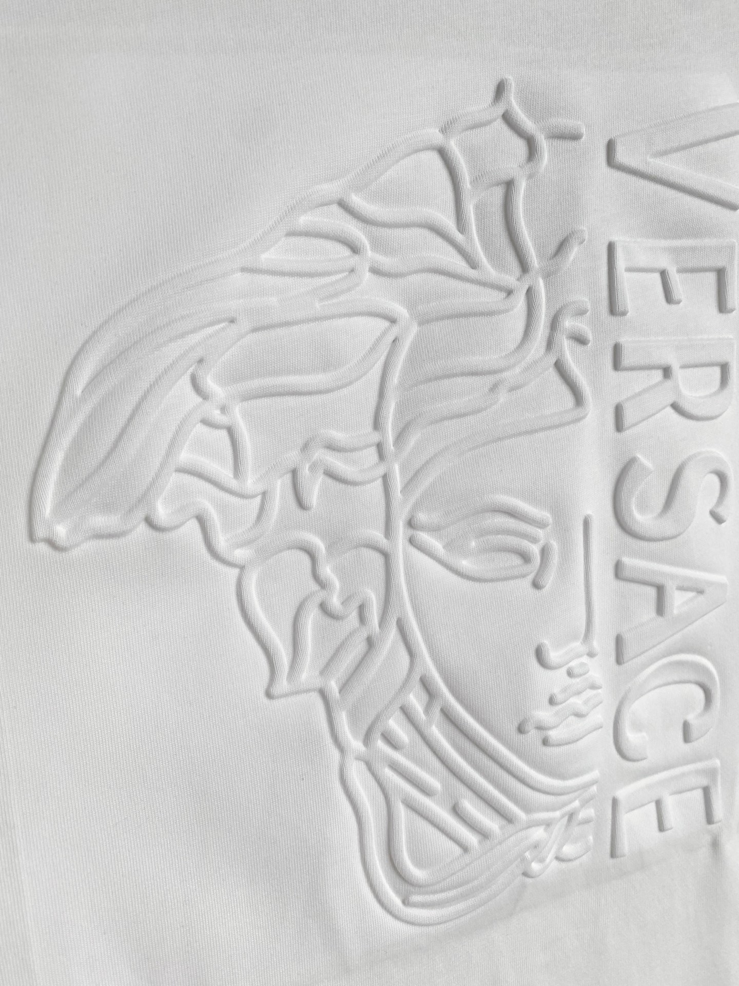 瓦萨Versace26春夏新品专柜首发最新款短袖圆领T恤 高端订制 设计前卫时尚！品牌logo重工艺设计