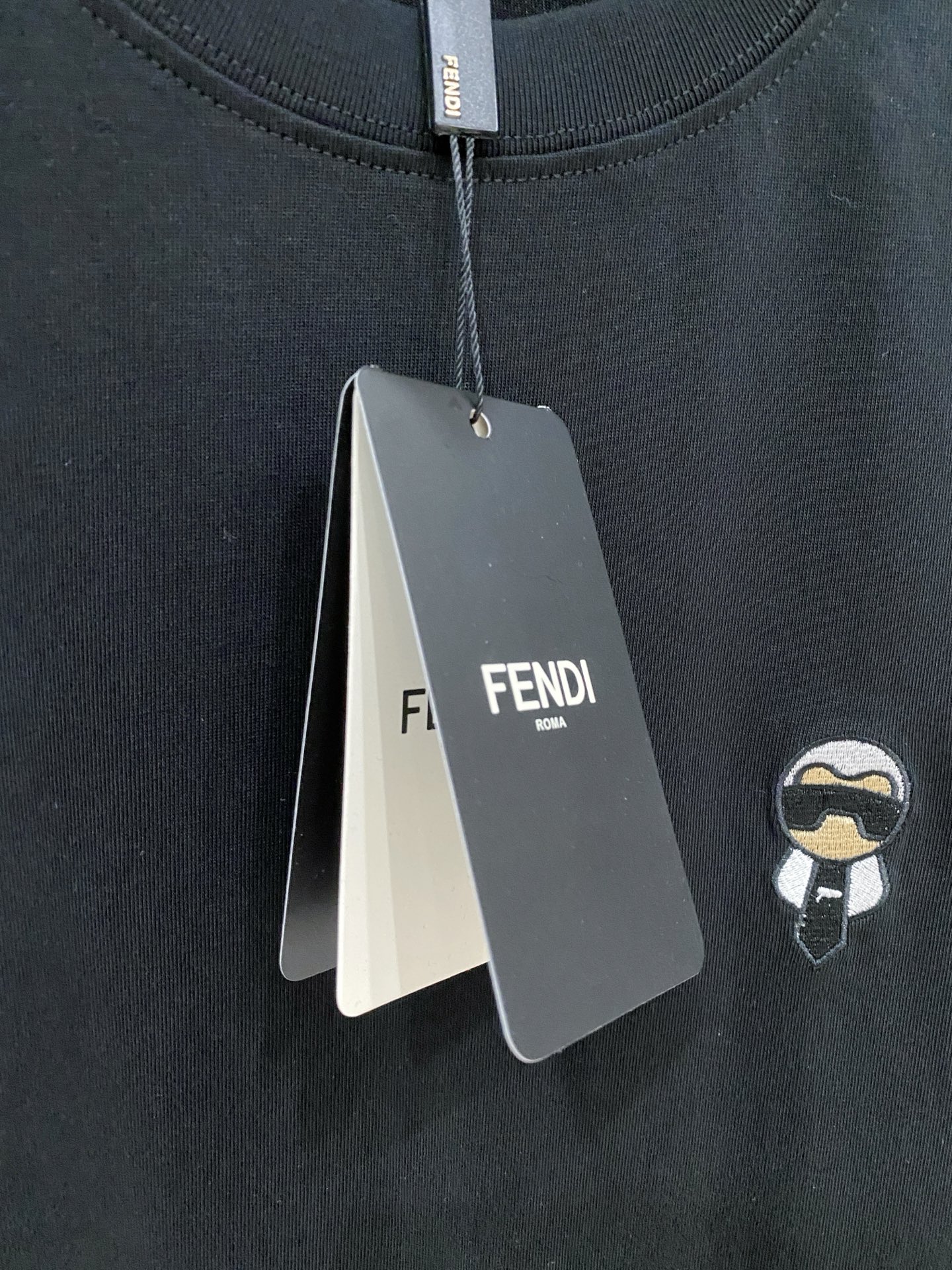 芬迪Fendi2626FW春夏新款首发专柜最新款短袖圆领T恤 设计前卫时尚！品牌logo重工艺设计 高端