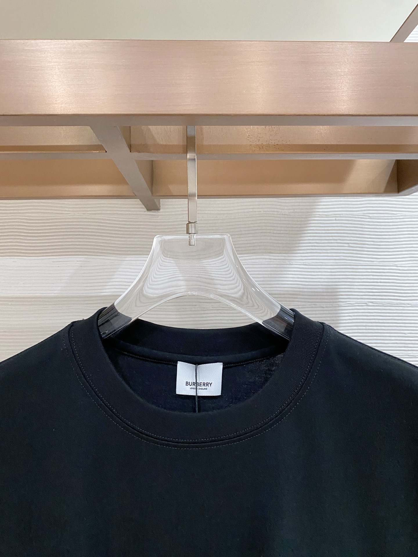巴宝莉Burberry26FW春夏新款首发专柜最新款短袖圆领T恤 设计前卫时尚！品牌logo重工艺设计 