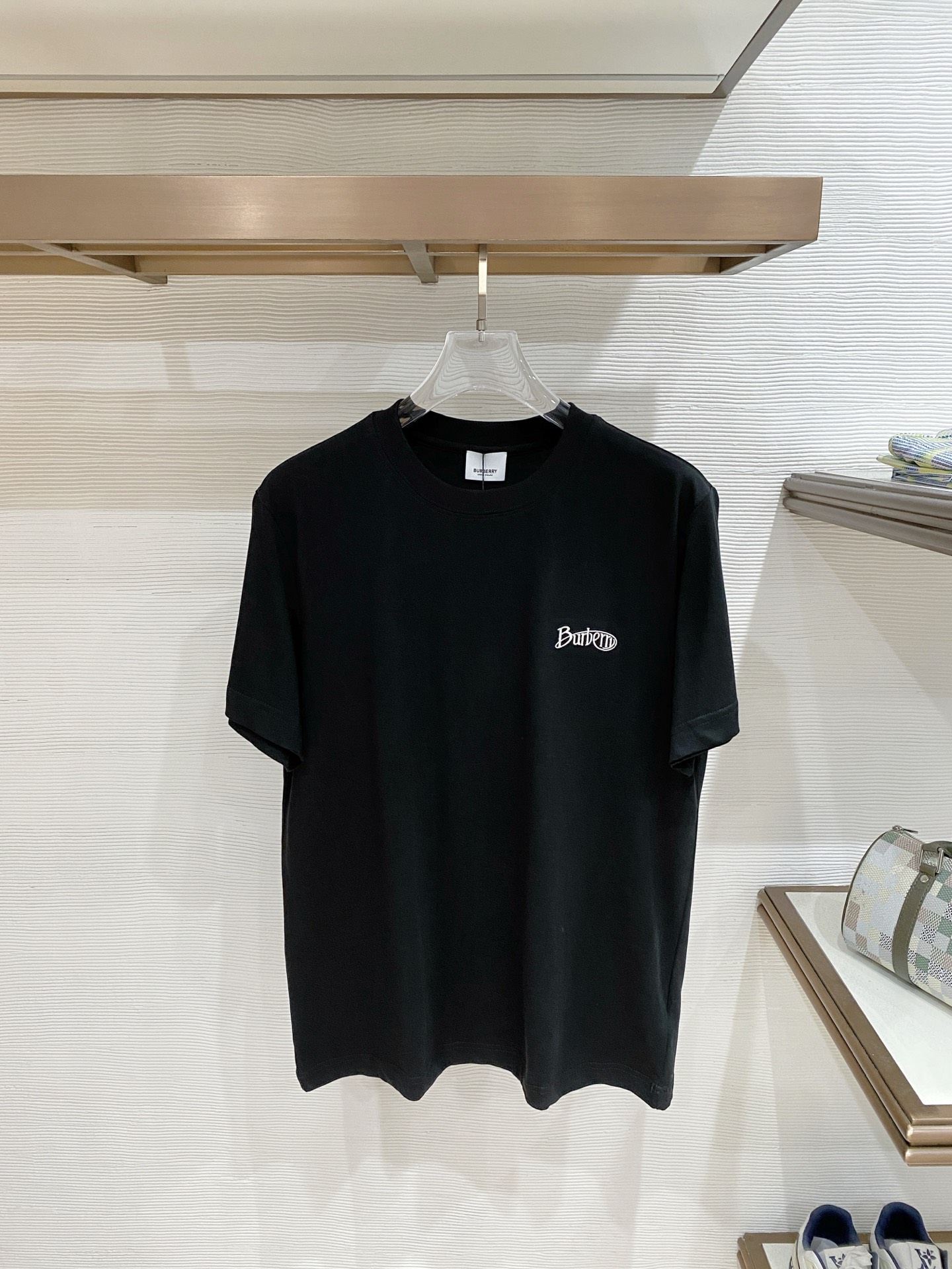 巴宝莉Burberry26FW春夏新款首发专柜最新款短袖圆领T恤 设计前卫时尚！品牌logo重工艺设计 
