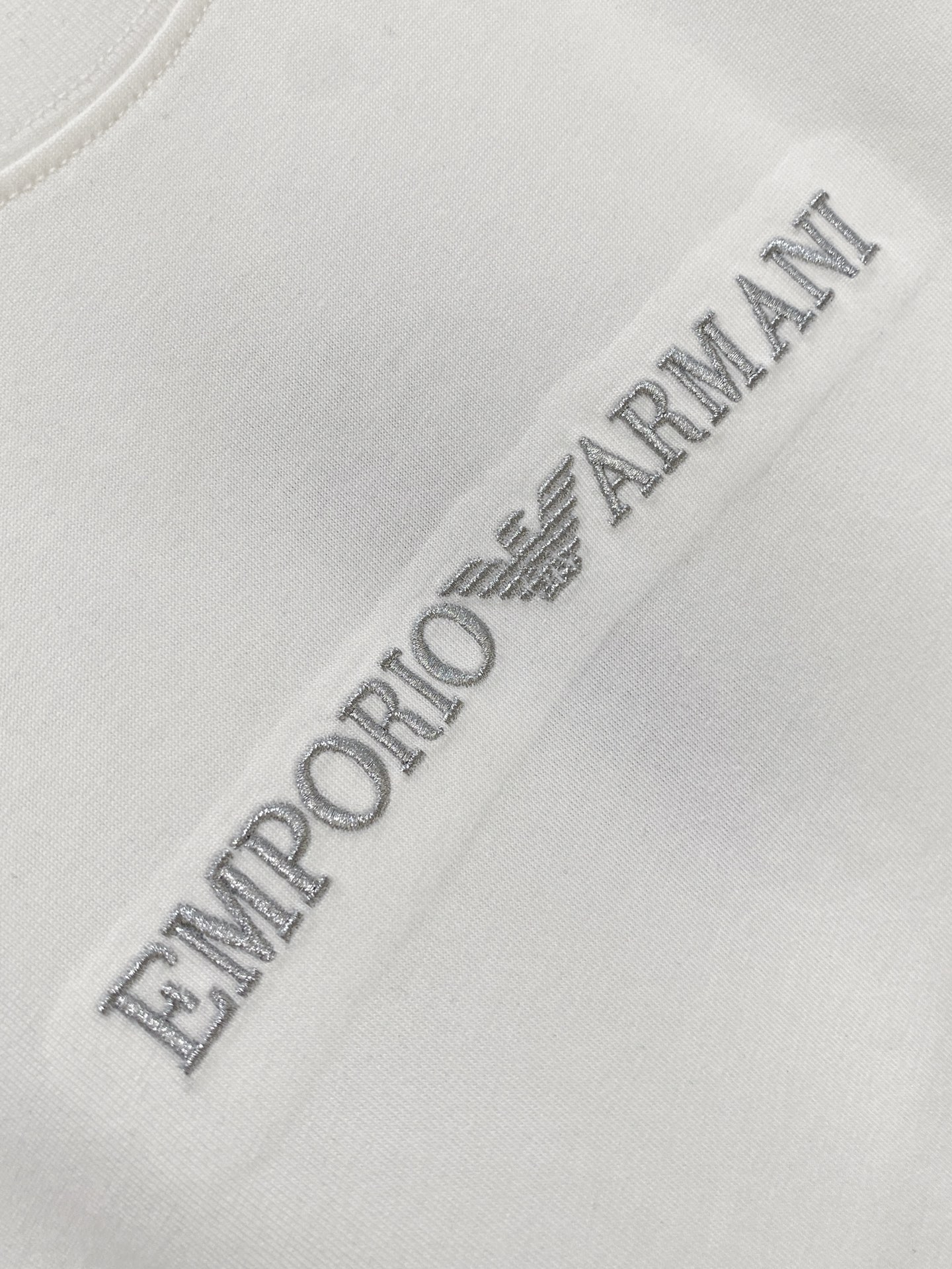 阿玛尼Armani26FW春夏新款首发专柜最新款短袖圆领T恤 设计前卫时尚！品牌logo重工艺设计 高端