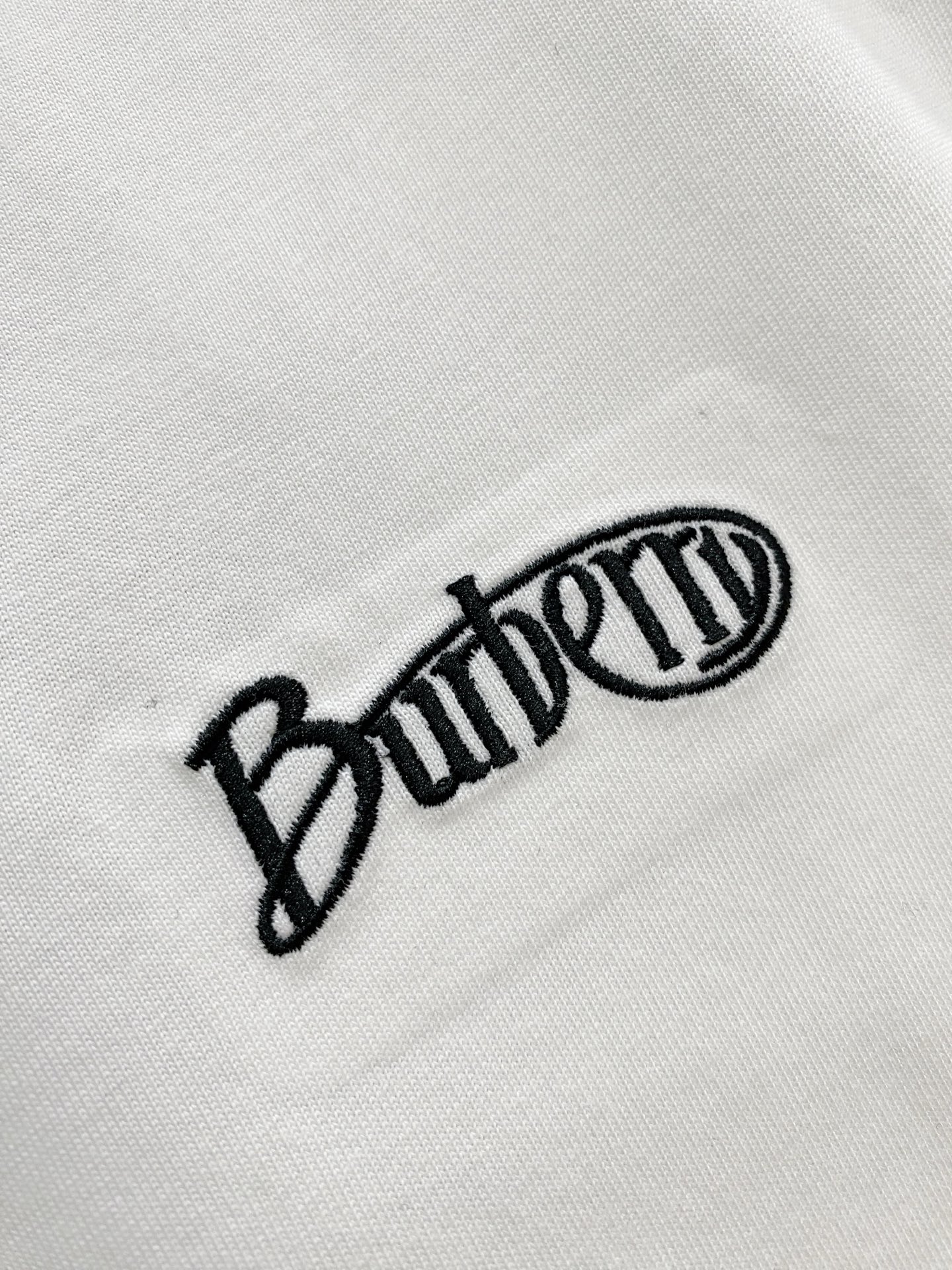 巴宝莉Burberry26FW春夏新款首发专柜最新款短袖圆领T恤 设计前卫时尚！品牌logo重工艺设计 