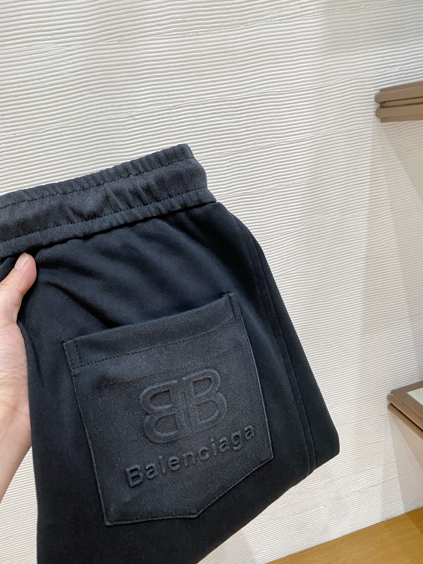NO:775251,Balenciaga's three-standard complete 2026 summer new men's casual shorts, advanced custom-made breathable fabrics, extremely breathable, elastic and comfortable, impeccable details, top-grade accessories, original logo design concept, delicate and soft feel!  The upper body fit is awesome!  Sizes M-XXXL, please state your height and weight when ordering,,balenciaga,shorts,19860909巴黎世家 三标齐全 2026夏季新款男士休闲短裤,高级定制面料透气面料 透气弹力舒适度极高,细节无可挑剔,顶级辅料配备,原版logo设计理念,手感细腻柔软！上身版型超赞！尺码M-XXXL下单报身高体重,,balenciaga,shorts,,Men's clothing
