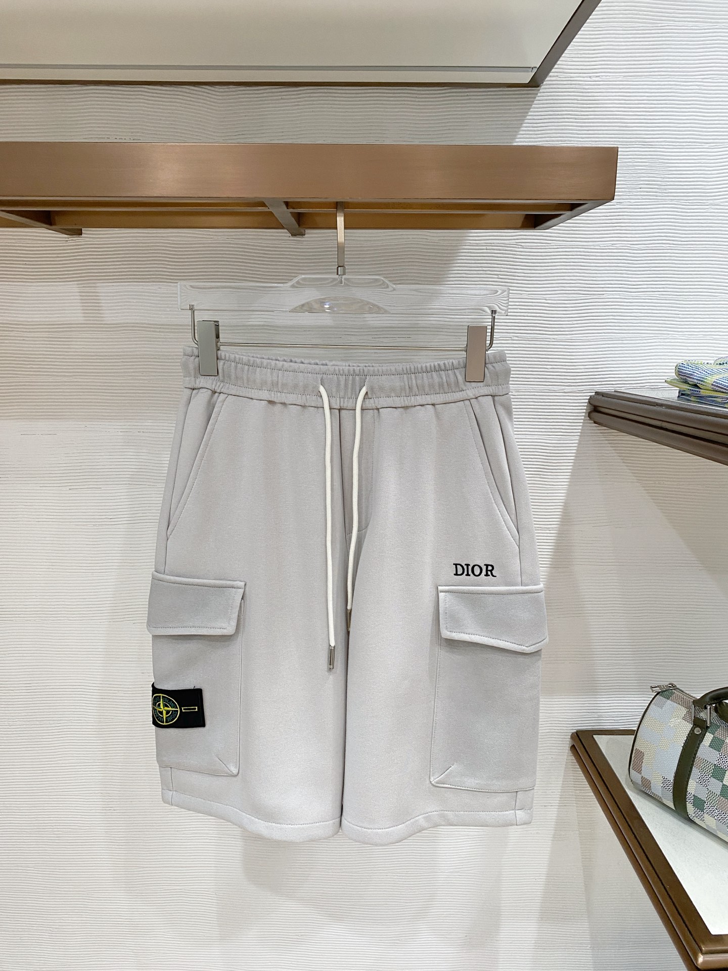 NO:775288,Dior's 2026 new summer men's casual shorts with three complete standards, advanced custom-made breathable fabrics, extremely breathable, elastic and comfortable, impeccable details, top-grade accessories, original logo design concept, delicate and soft feel!  The upper body fit is awesome!  For sizes M-XXXL, please state your height and weight when ordering, dior, shorts,19860909迪奥 三标齐全 2026夏季新款男士休闲短裤,高级定制面料透气面料 透气弹力舒适度极高,细节无可挑剔,顶级辅料配备,原版logo设计理念,手感细腻柔软！上身版型超赞！尺码M-XXXL下单报身高体重,,dior,shorts,,Men's clothing
