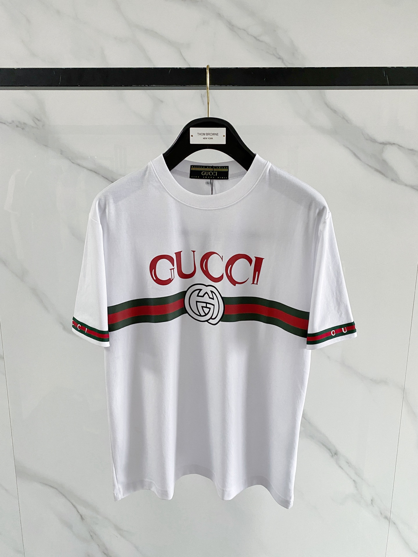 NO:913523,'Gucci GUCCI' VIP advanced customization!  2026 spring and summer new short-sleeved. This T-shirt is a new product in the summer men's wear series. It is carefully made of imported fabrics with mercerized technology and has a heavy three-dimensional logo to add a casual style. Size M-3XL Recommended reference M120 catties or less (including 120 catties) L121-140 catties XL141-160 catties 2XL161-180 catties  3XL181—200 pounds shipped next day, gucci, T-shirt, tees, t-shirt,19860909《古奇 GUCCI》VIP高级定制！ 2026春夏季新款短袖.这款T恤是夏季男装系列新品,采用丝光工艺进口面料精心制作,重工立体Logo,增添休闲风范.码数 M-3XL 推荐参考 M120斤以内（含120斤） L121—140斤 XL141—160斤 2XL161—180斤 3XL181—200斤隔天出货,,gucci,T-shirt,tees，t-shirt,,Men's clothing
