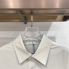 一套销售 顶级品质 Diro 定制顶级面料 新品 最新设计款 2026ss 家新款夹克外套,秀场新品‼ 一套销售 顶级品质 Diro 定制顶级面料 新品 最新设计款 2026ss 家新款夹克外套,秀场新品‼