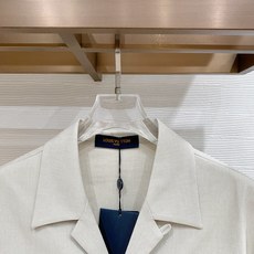 一套销售顶级品质 Lv 定制顶级面料 新品 最新设计款 2026ss 家新款夹克外套,秀场新品‼品相非 一套销售顶级品质 Lv 定制顶级面料 新品 最新设计款 2026ss 家新款夹克外套,秀场新品‼品相非