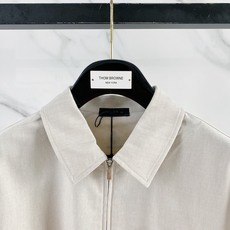 一套销售 顶级品质 普拉达 定制顶级面料 新品 最新设计款 2026ss 家新款夹克外套,秀场新品‼品 一套销售 顶级品质 普拉达 定制顶级面料 新品 最新设计款 2026ss 家新款夹克外套,秀场新品‼品