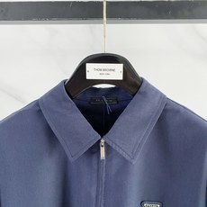 一套销售 顶级品质 普拉达 定制顶级面料 新品 最新设计款 2026ss 家新款夹克外套,秀场新品‼品 一套销售 顶级品质 普拉达 定制顶级面料 新品 最新设计款 2026ss 家新款夹克外套,秀场新品‼品