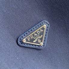 一套销售 顶级品质 普拉达 定制顶级面料 新品 最新设计款 2026ss 家新款夹克外套,秀场新品‼品 一套销售 顶级品质 普拉达 定制顶级面料 新品 最新设计款 2026ss 家新款夹克外套,秀场新品‼品