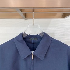 一套销售 顶级品质 普拉达 定制顶级面料 新品 最新设计款 2026ss 家新款夹克外套,秀场新品‼品 一套销售 顶级品质 普拉达 定制顶级面料 新品 最新设计款 2026ss 家新款夹克外套,秀场新品‼品