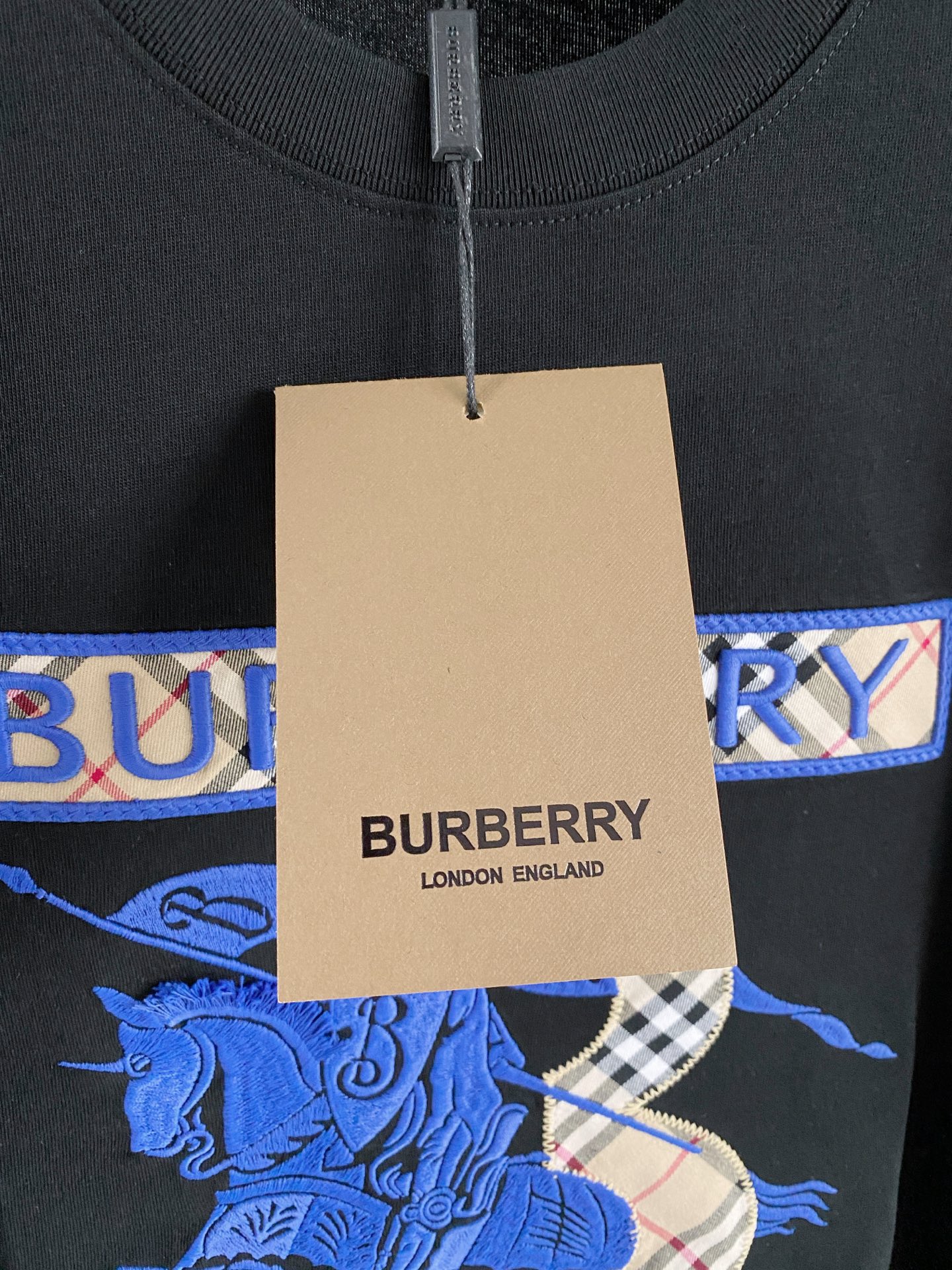 巴宝莉Burberry26FW春夏新款首发专柜最新款短袖圆领T恤 设计前卫时尚！品牌logo重工艺设计 