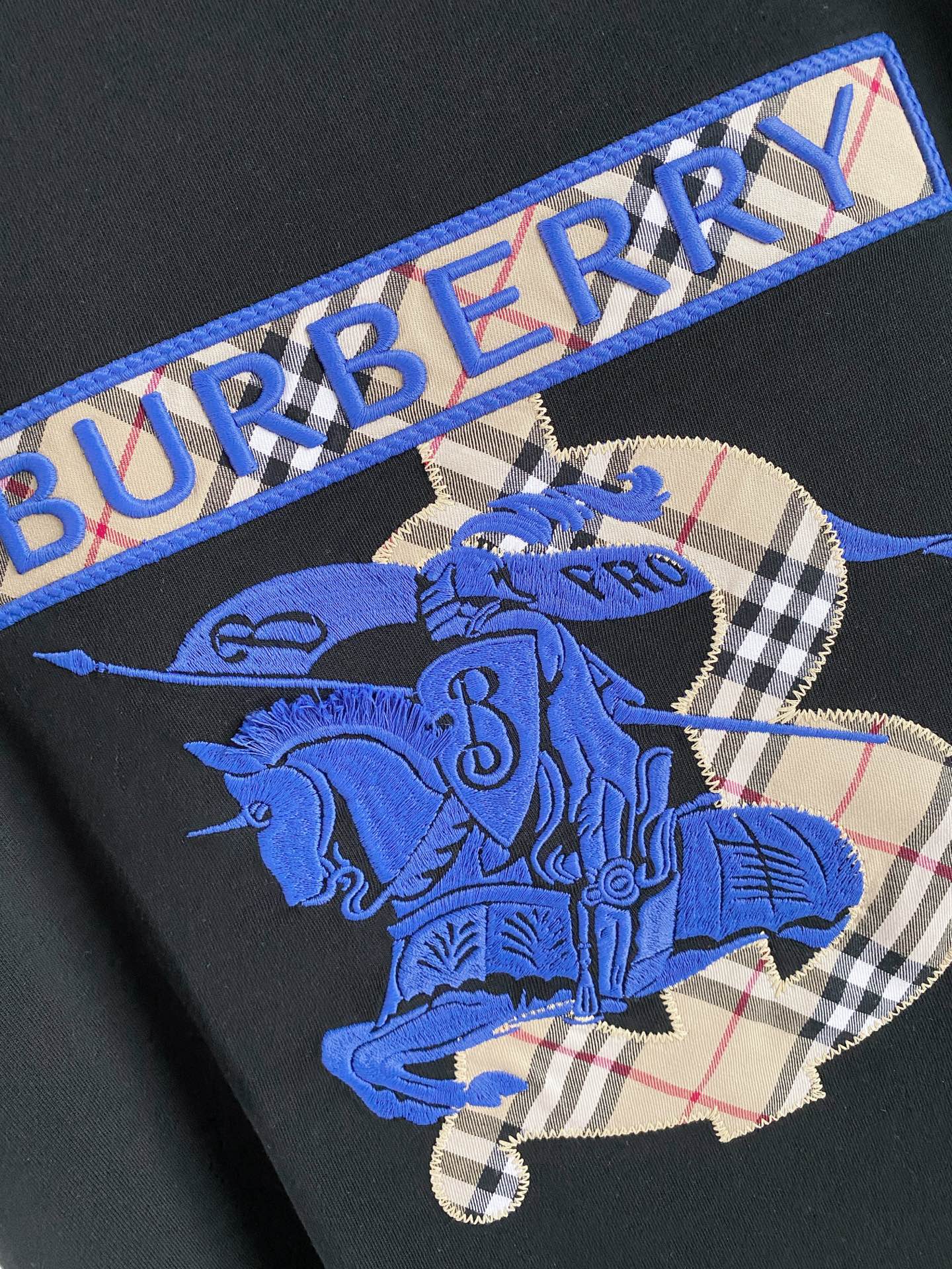 巴宝莉Burberry26FW春夏新款首发专柜最新款短袖圆领T恤 设计前卫时尚！品牌logo重工艺设计 