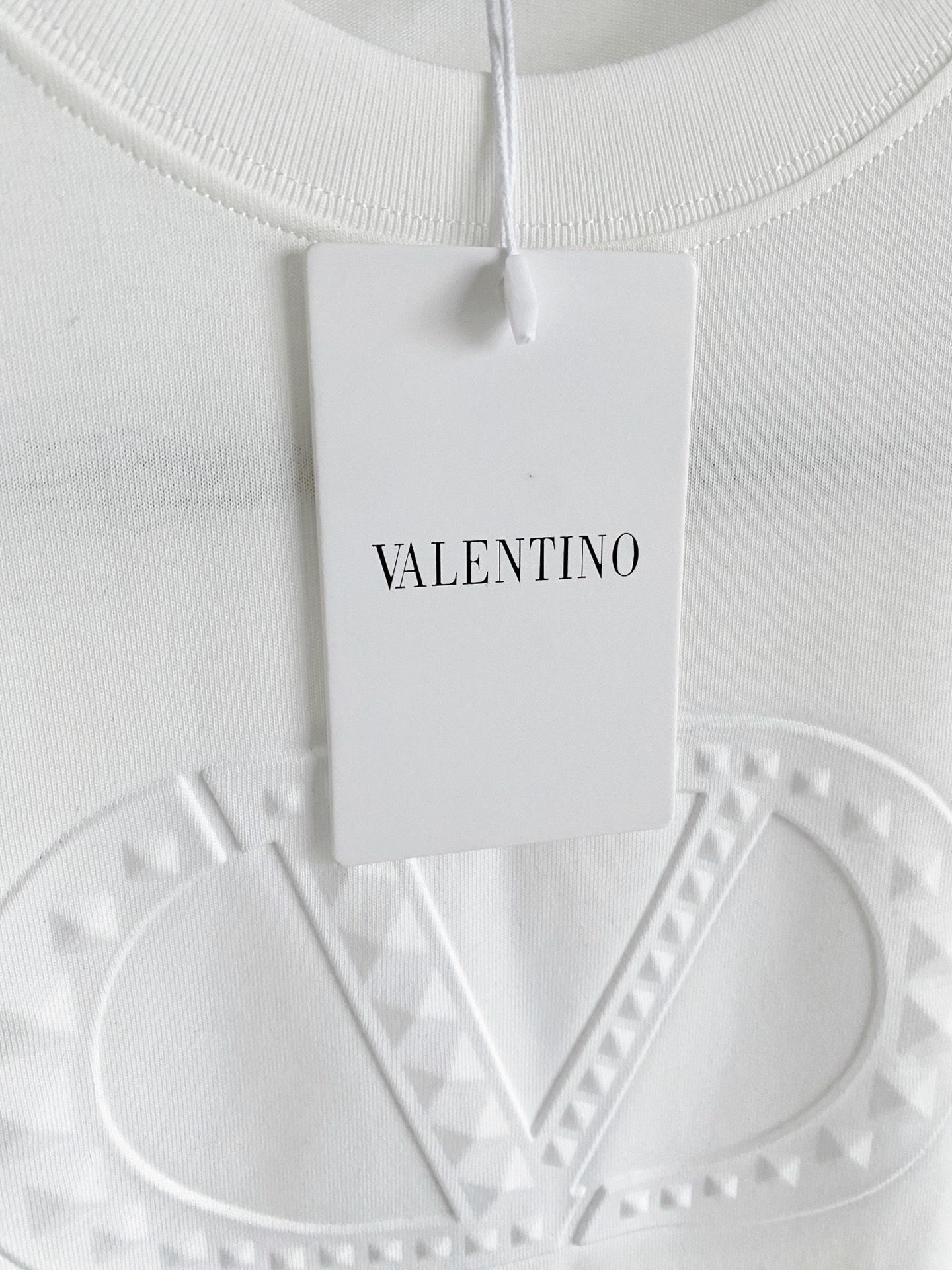 华伦天奴VALENTINO26FW春夏新款首发专柜最新款短袖圆领T恤 设计前卫时尚！品牌logo重工艺设
