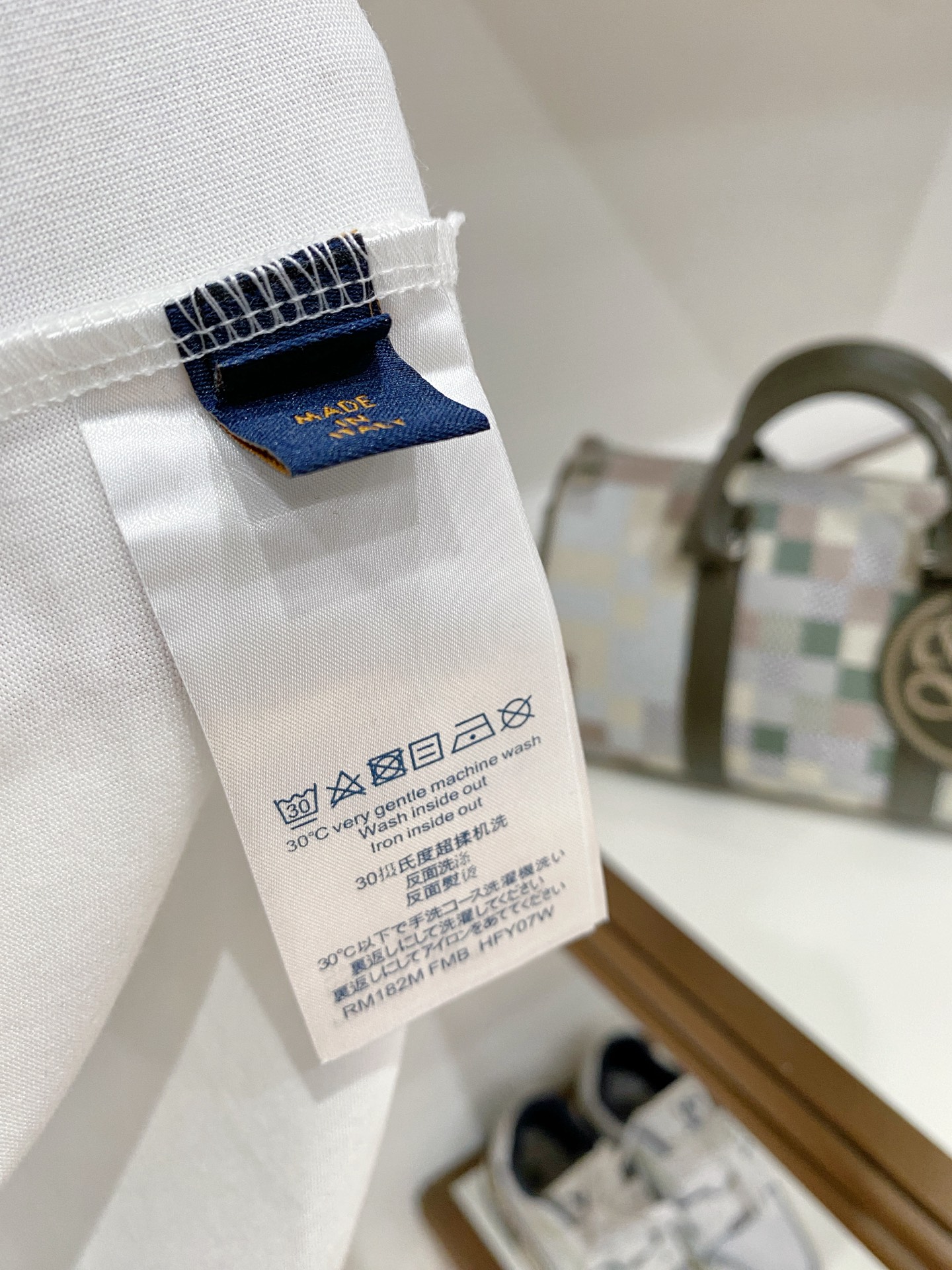 路易威登LV26FW春夏新款首发专柜最新款短袖圆领T恤 设计前卫时尚！品牌logo重工艺设计 高端定制丝
