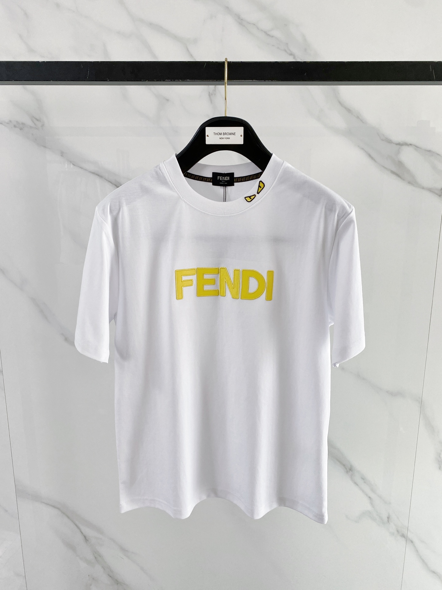 NO:913536,'FENDI' VIP advanced customization!  2026 spring and summer new short-sleeved. This T-shirt is a new product in the summer men's wear series. It is carefully made of imported fabrics with mercerized technology and has a heavy three-dimensional logo to add a casual style. Size M-3XL Recommended reference M120 catties or less (including 120 catties) L121-140 catties XL141-160 catties 2XL161-180 catties  3XL181—200 pounds shipped next day, fendi, fendi, T-shirt, tees, t-shirt,19860909《芬迪 FENDI》VIP高级定制！ 2026春夏季新款短袖.这款T恤是夏季男装系列新品,采用丝光工艺进口面料精心制作,重工立体Logo,增添休闲风范.码数 M-3XL 推荐参考 M120斤以内（含120斤） L121—140斤 XL141—160斤 2XL161—180斤 3XL181—200斤隔天出货,,fendi,fendi,T-shirt,tees，t-shirt,,Men's clothing