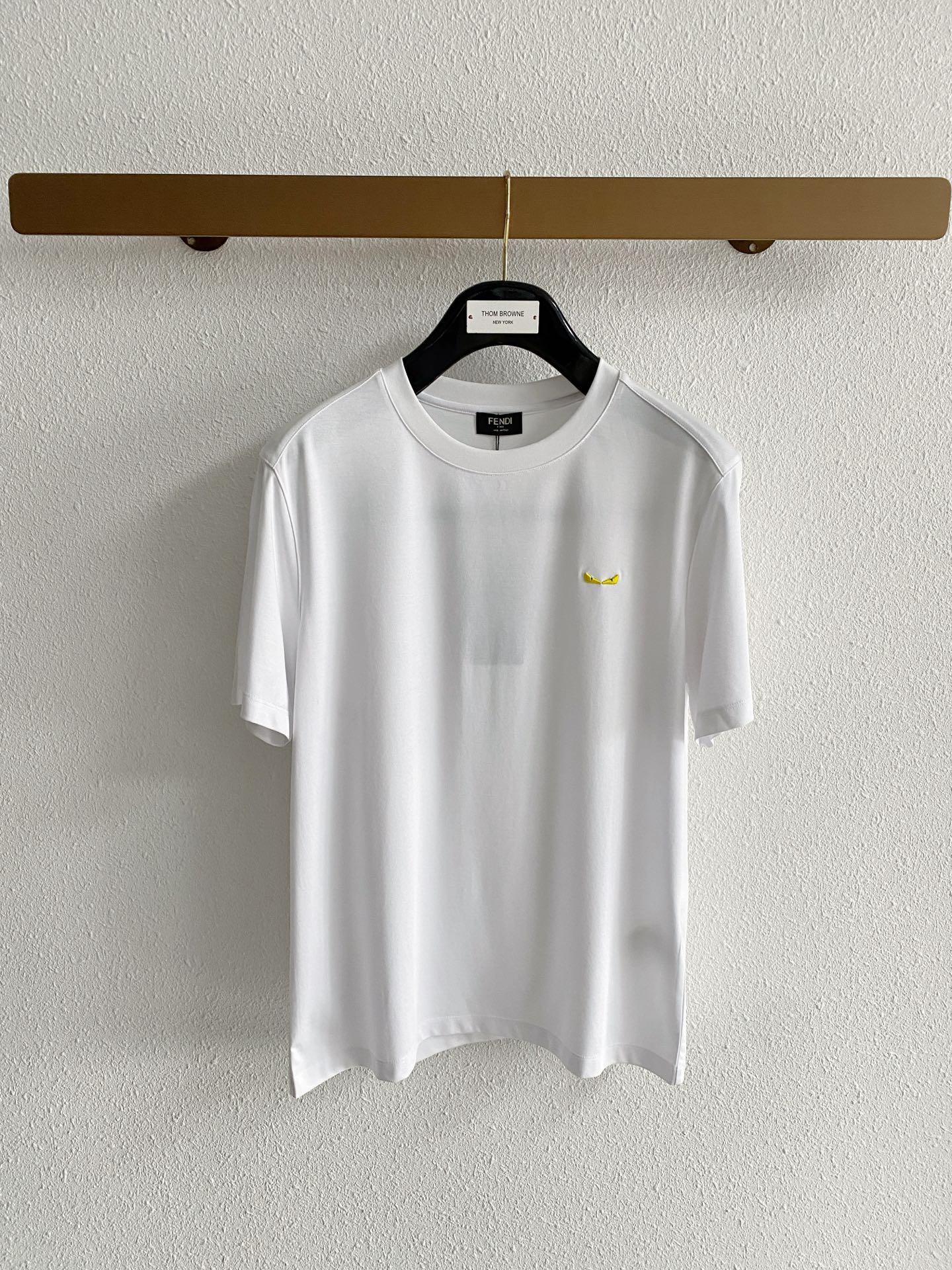 NO:847973,Fendi top quality 2026 new short sleeves!  Selected 100-count double-sided mercerized cotton fabric, soft to the touch. Top-grade imported private goods, fashionable short-sleeved design, without losing luxury. The quality is unquestionable. The upper body effect is great, the same style as the luxury official website!  Size M-3XL,,fendi,T-shirt,19860909芬迪 顶级品质 2026款新品短袖！精选100支双面丝光棉面料,手感柔软.顶级进口私货,时尚设计潮流短袖,不失奢华 品质毋庸置疑 上身效果超赞,奢华官网同款！尺码M-3XL,,fendi,T-shirt,,Men's clothing