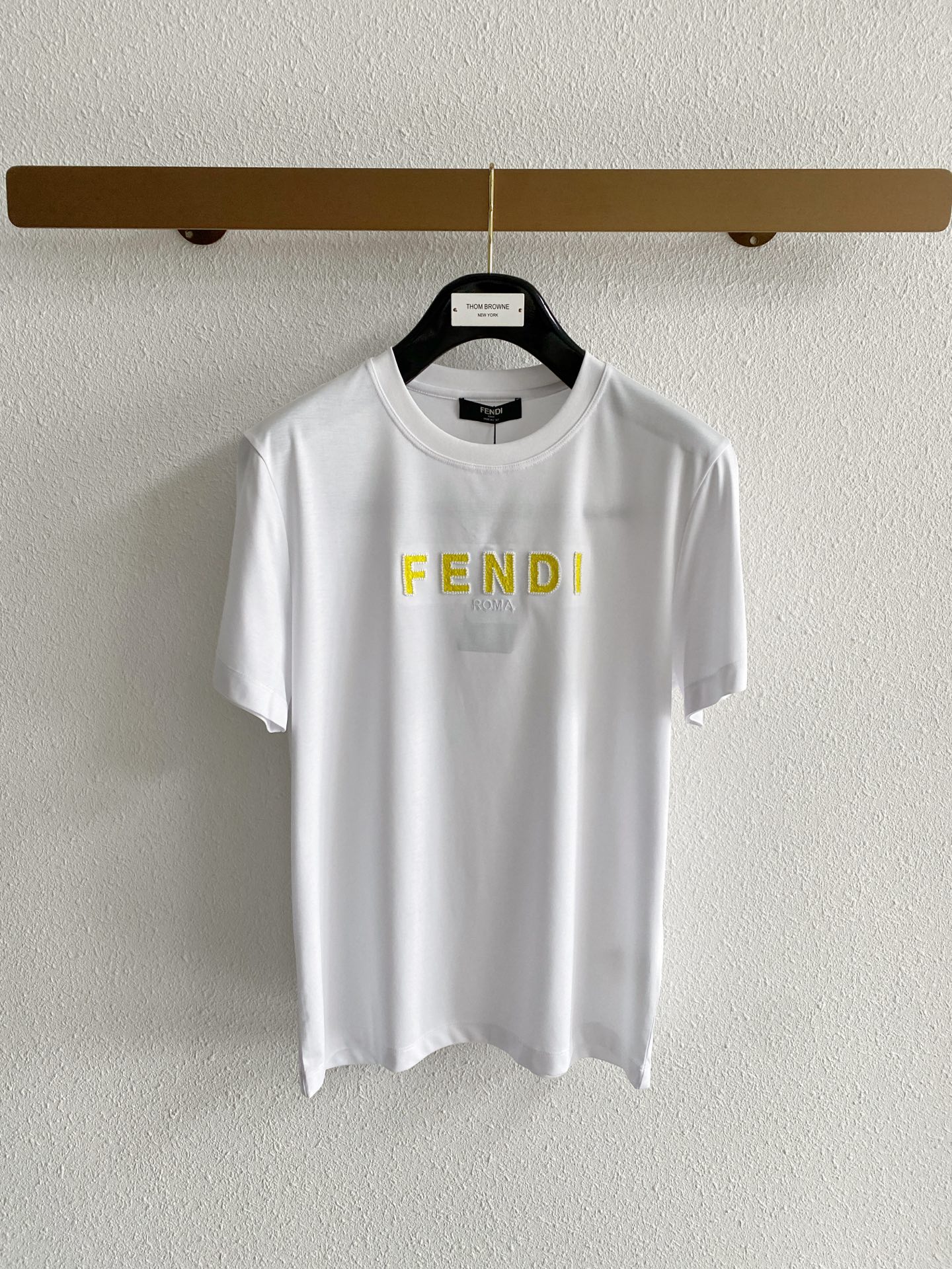 NO:847988,Fendi top quality 2026 new short sleeves!  Selected 100-count double-sided mercerized cotton fabric, soft to the touch. Top-grade imported private goods, fashionable short-sleeved design, without losing luxury. The quality is unquestionable. The upper body effect is great, the same style as the luxury official website!  Size M-3XL,,fendi,T-shirt,19860909芬迪 顶级品质 2026款新品短袖！精选100支双面丝光棉面料,手感柔软.顶级进口私货,时尚设计潮流短袖,不失奢华 品质毋庸置疑 上身效果超赞,奢华官网同款！尺码M-3XL,,fendi,T-shirt,,Men's clothing