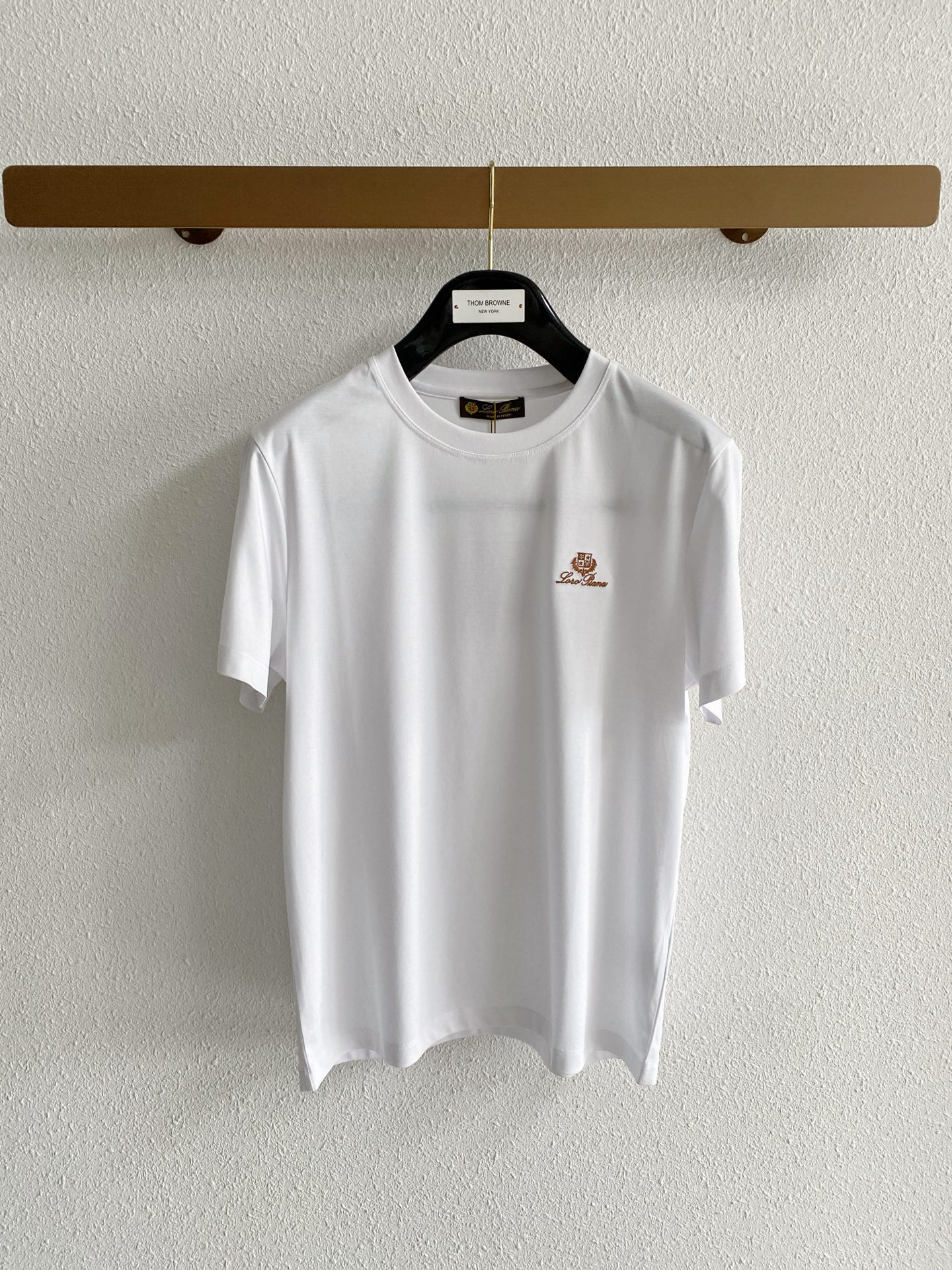 NO:847991,Burberry top quality 2026 new short sleeves!  Selected 100-count double-sided mercerized cotton fabric, soft to the touch. Top-grade imported private goods, fashionable short-sleeved design, without losing luxury. The quality is unquestionable. The upper body effect is great, the same style as the luxury official website!  Size M-3XL,,burberry,T-shirt,19860909巴宝莉 顶级品质 2026款新品短袖！精选100支双面丝光棉面料,手感柔软.顶级进口私货,时尚设计潮流短袖,不失奢华 品质毋庸置疑 上身效果超赞,奢华官网同款！尺码M-3XL,,burberry,T-shirt,,Men's clothing