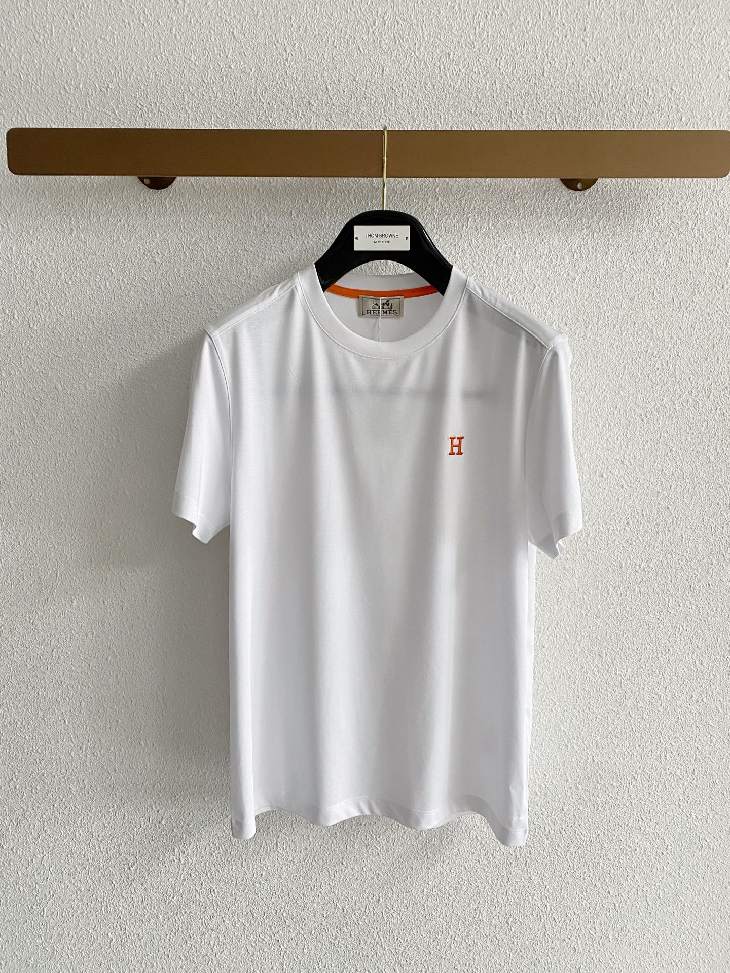 NO:847965,Hermès top quality 2026 new short sleeves!  Selected 100-count double-sided mercerized cotton fabric, soft to the touch. Top-grade imported private goods, fashionable short-sleeved design, without losing luxury. The quality is unquestionable. The upper body effect is great, the same style as the luxury official website!  Size M-3XL,,hermes,T-shirt,19860909爱马仕 顶级品质 2026款新品短袖！精选100支双面丝光棉面料,手感柔软.顶级进口私货,时尚设计潮流短袖,不失奢华 品质毋庸置疑 上身效果超赞,奢华官网同款！尺码M-3XL,,hermes,T-shirt,,Men's clothing