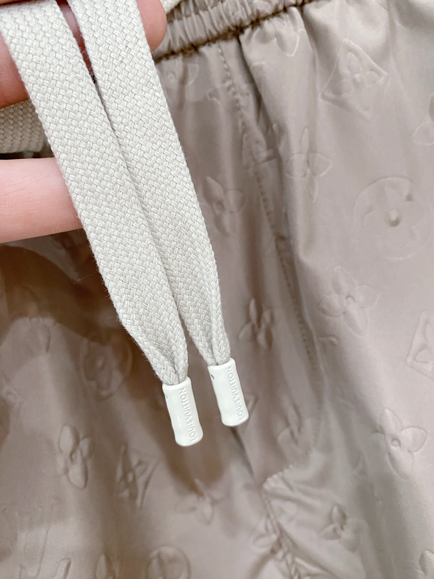 。lv 顶级货品🐎 🆕2026夏季新款休闲短裤！品牌经典LOGO休闲裤 ，定制面料，舒适度极好，手触感强