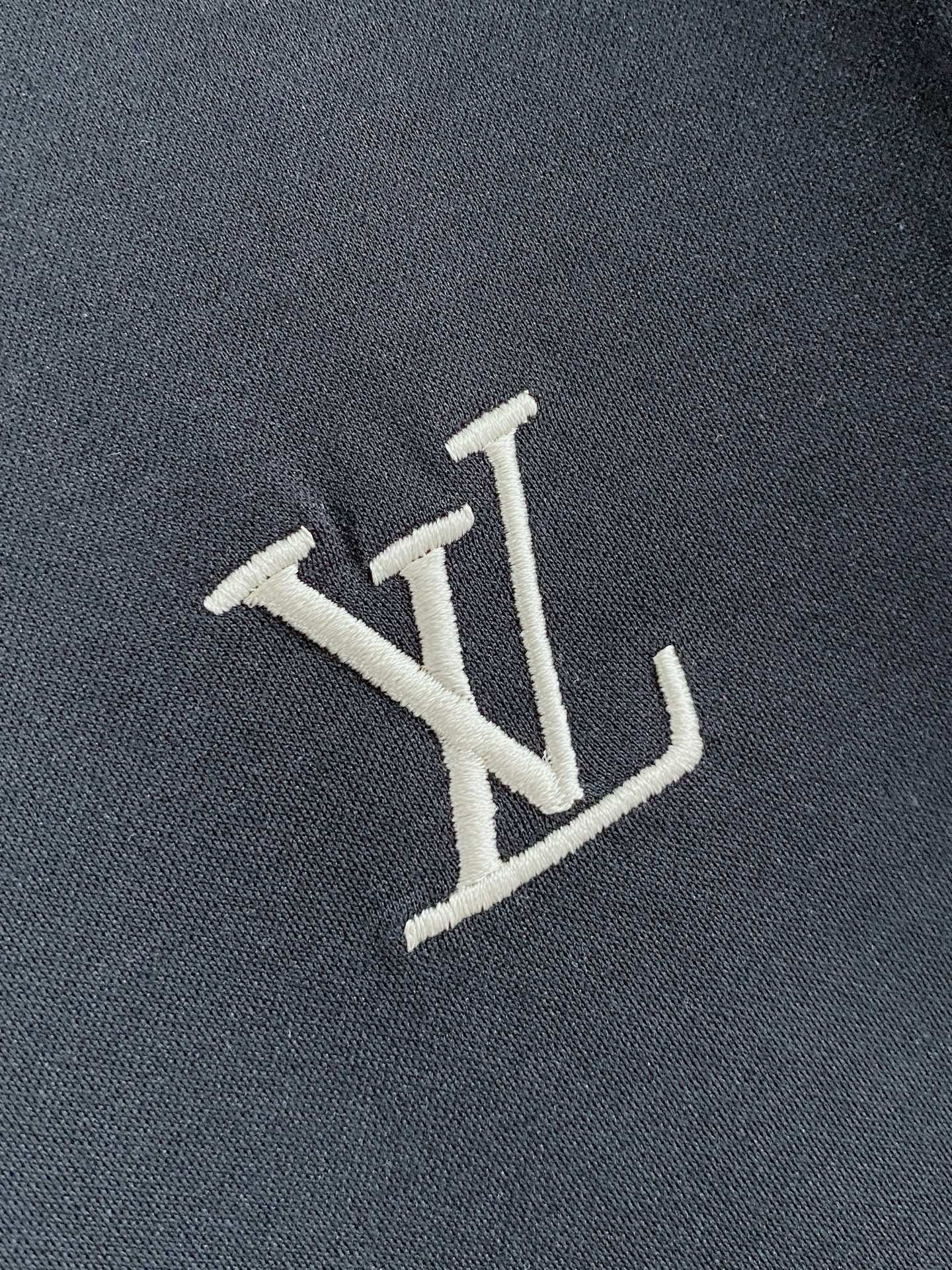 루이비통 남성 반팔 127375 Louis Vuitton T Shirt 썸네일 이미지