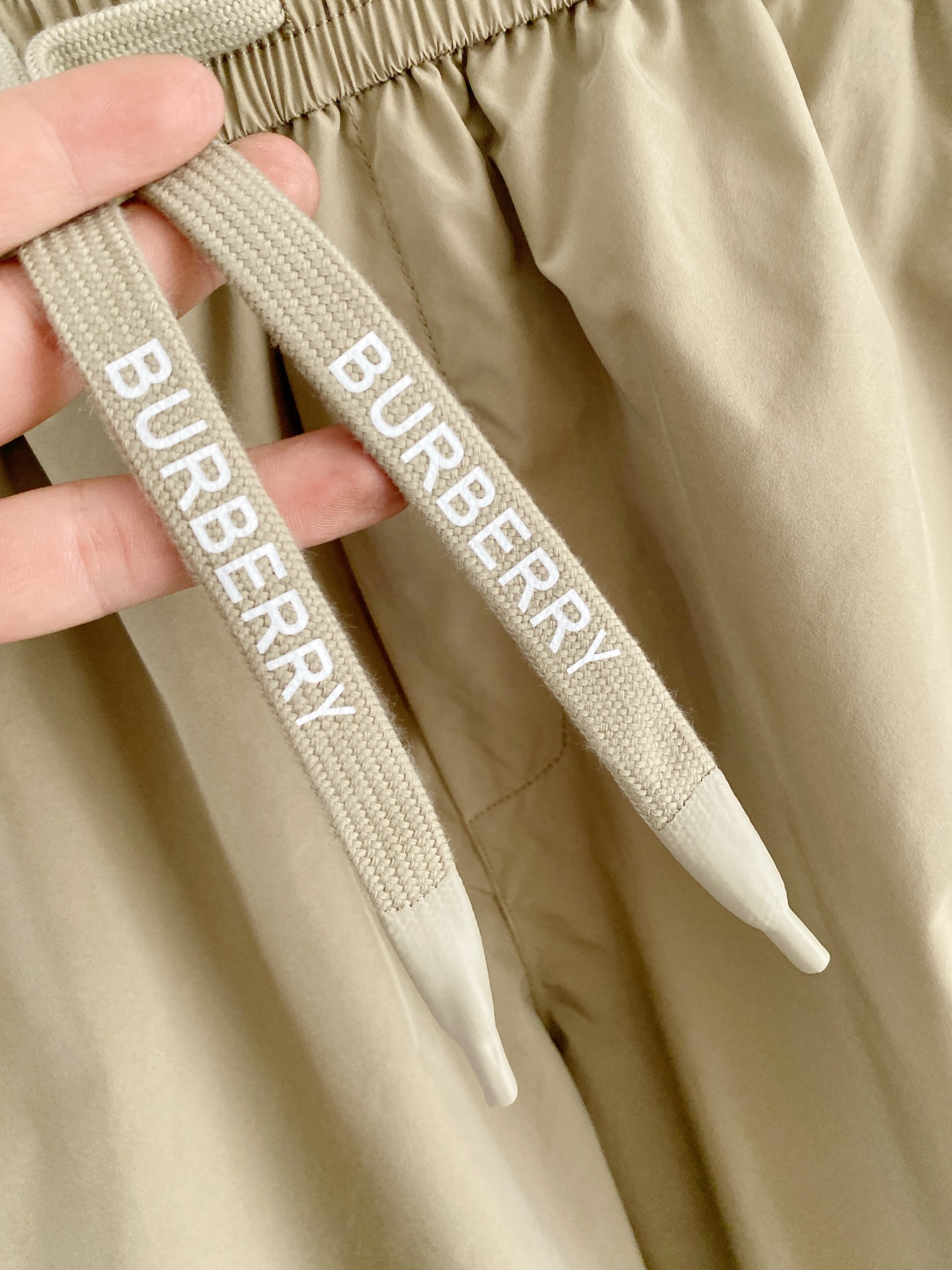 。巴宝莉 顶级货品🐎 🆕2026夏季新款休闲短裤！品牌经典LOGO休闲裤 ，定制面料，舒适度极好，手触感