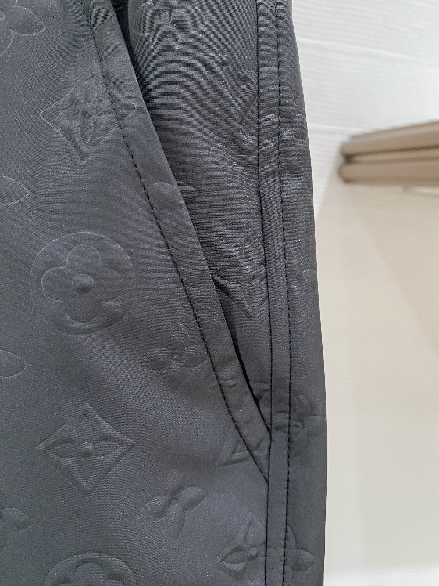 。lv 顶级货品🐎 🆕2026夏季新款休闲短裤！品牌经典LOGO休闲裤 ，定制面料，舒适度极好，手触感强