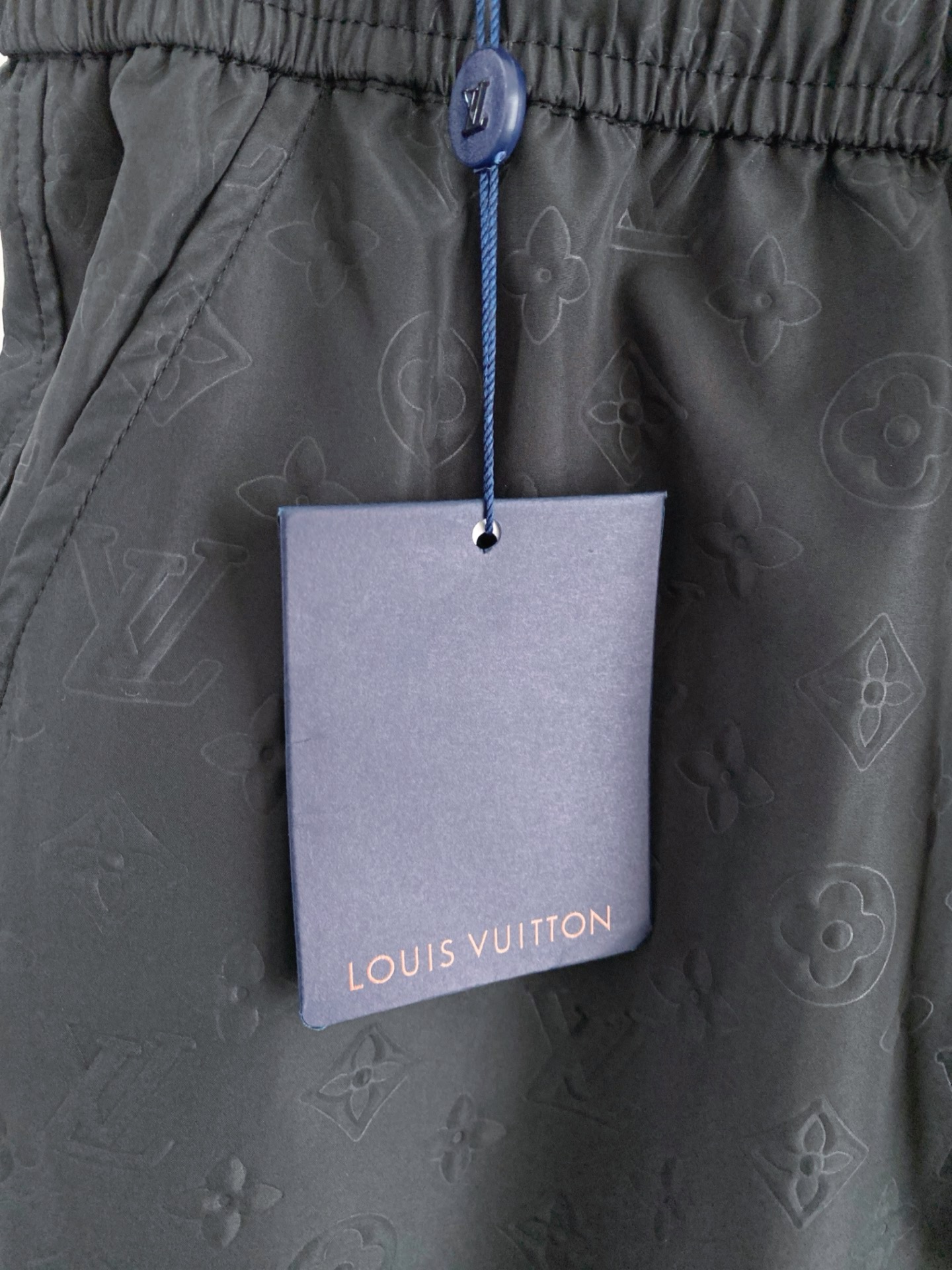 。lv 顶级货品🐎 🆕2026夏季新款休闲短裤！品牌经典LOGO休闲裤 ，定制面料，舒适度极好，手触感强