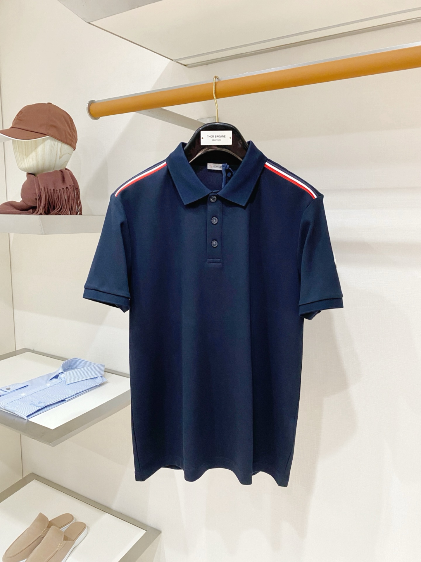 蒙口、2026新品短袖T恤，帅气时尚，胸前刺绣装饰图案logo，简约百搭款。面料棉 不仅挺括，保持潮流的