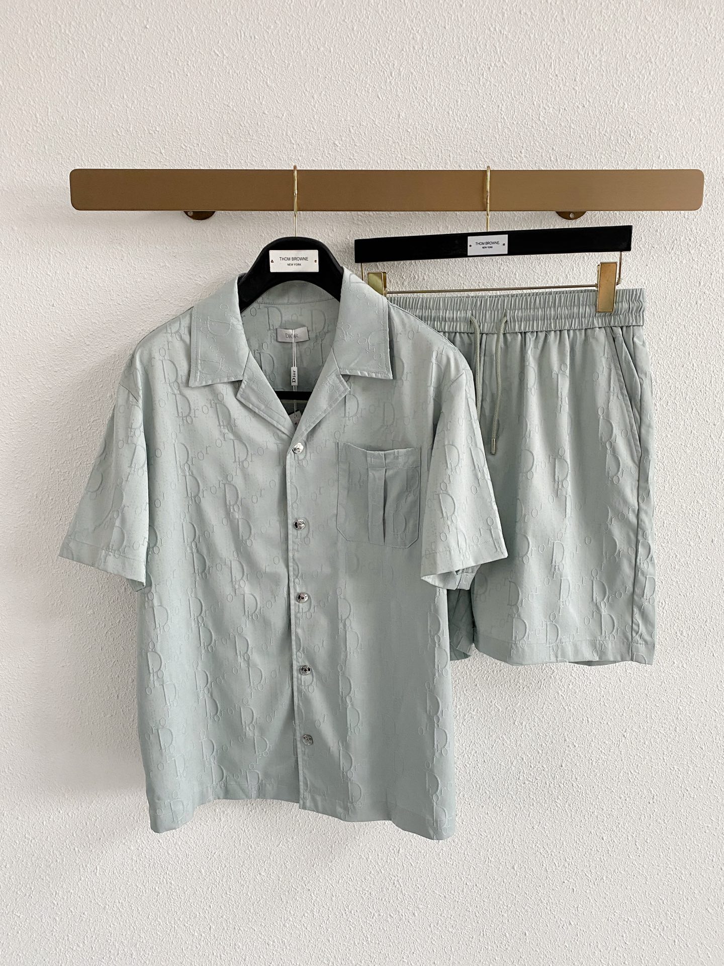 NO:912125,Mainly recommend Dior Dior's new summer short-sleeved shorts suit, cotton and linen fiber shorts suit, the upper body effect is great, leisure and vacation boutique!  Light luxury style, simple and elegant!  Size M-XXXL H2026 new model first release, dior, dior, shorts, T-shirt,19860909主推 Dior 迪奥夏季新款 短袖短裤套装,棉麻纤维面料短裤套装,上身效果非常棒,休闲度假精品！轻奢风格简约大气！ 尺码M-XXXL H2026新款首发,,dior,dior,shorts,T-shirt,,Men's clothing