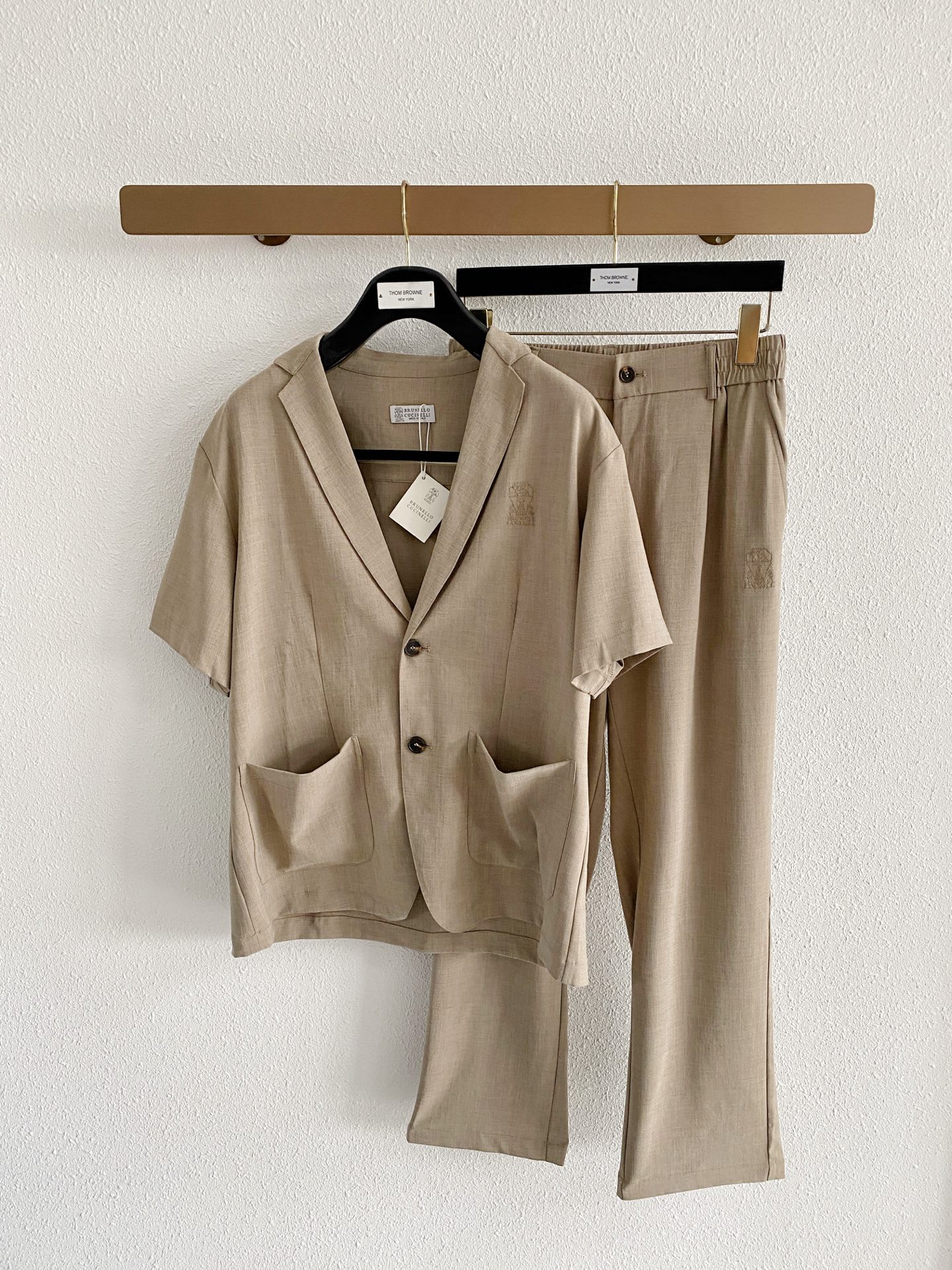 NO:912130,We mainly recommend BC's new summer short-sleeved trousers suit, cotton and linen fiber shorts suit, the upper body effect is great, a leisure and vacation boutique!  Light luxury style, simple and elegant!  Size M-XXXL H2026 new model first release, shorts, T-shirt,19860909主推 BC 夏季新款 短袖长裤套装,棉麻纤维面料短裤套装,上身效果非常棒,休闲度假精品！轻奢风格简约大气！ 尺码M-XXXL H2026新款首发,,shorts,T-shirt,,Men's clothing