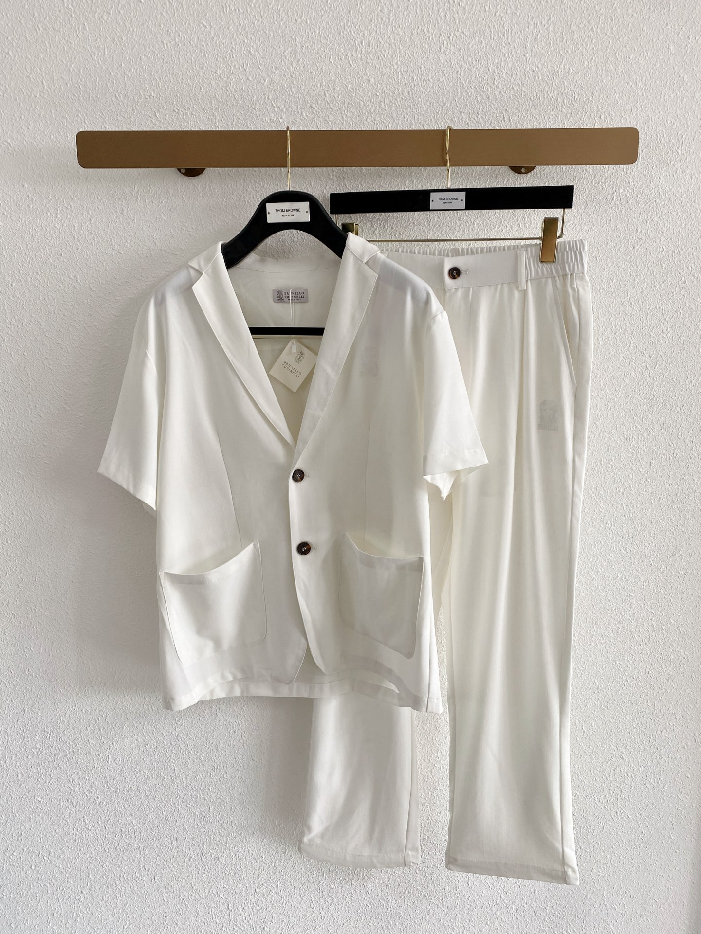 NO:912131,We mainly recommend BC's new summer short-sleeved trousers suit, cotton and linen fiber shorts suit, the upper body effect is great, leisure and vacation boutique!  Light luxury style, simple and elegant!  Size M-XXXL H2026 new model first release, shorts, T-shirt,19860909主推 BC夏季新款 短袖长裤套装,棉麻纤维面料短裤套装,上身效果非常棒,休闲度假精品！轻奢风格简约大气！ 尺码M-XXXL H2026新款首发,,shorts,T-shirt,,Men's clothing
