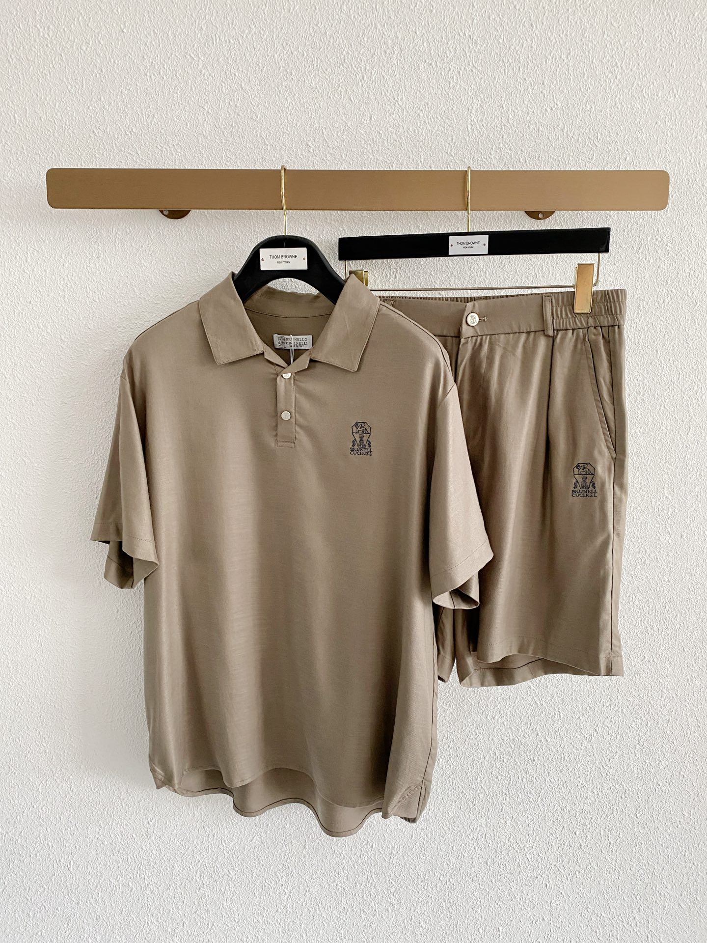 NO:912128,Mainly recommending BC's new summer short-sleeved shorts suit, cotton and linen fiber shorts suit, the upper body effect is great, a leisure and vacation boutique!  Light luxury style, simple and elegant!  Size M-XXXL H2026 new release, black off 56, shorts, T-shirt,19860909主推 BC夏季新款 短袖短裤套装,棉麻纤维面料短裤套装,上身效果非常棒,休闲度假精品！轻奢风格简约大气！ 尺码M-XXXL H2026新款首发 黑色断56,,shorts,T-shirt,,Men's clothing