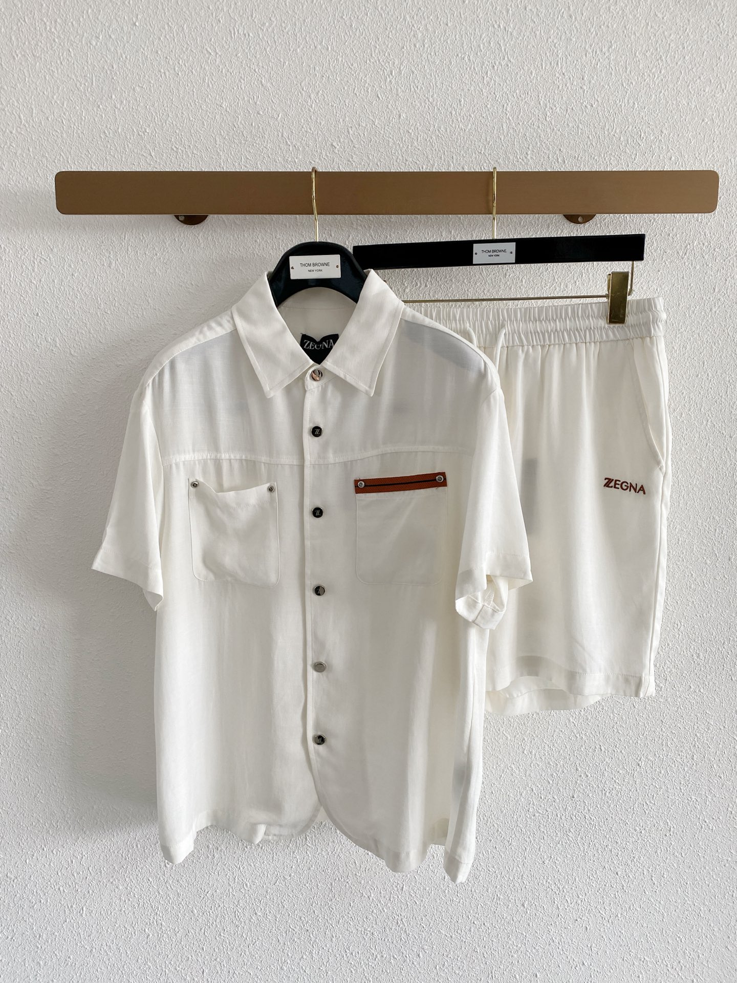NO:912106,Mainly recommend ZEGNA Zegna's new summer short-sleeved shorts suit, cotton and linen fiber shorts suit, the upper body effect is great, a leisure holiday boutique!  Light luxury style, simple and elegant!  Size M-XXXL H2026 new model first release,,zegna,shorts,T-shirt,19860909主推 ZEGNA 杰尼亚夏季新款 短袖短裤套装,棉麻纤维面料短裤套装,上身效果非常棒,休闲度假精品！轻奢风格简约大气！ 尺码M-XXXL H2026新款首发,,zegna,shorts,T-shirt,,Men's clothing