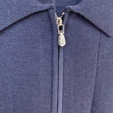 Brunello Cucinelli 品牌骨子里的人文浪漫与极简奢雅,没有浮夸设计,只用软糯顶级绵羊毛面料、柔软细腻、沉 Brunello Cucinelli 品牌骨子里的人文浪漫与极简奢雅,没有浮夸设计,只用软糯顶级绵羊毛面料、柔软细腻、沉