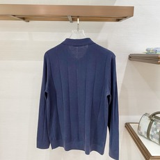 Brunello Cucinelli 品牌骨子里的人文浪漫与极简奢雅,没有浮夸设计,只用软糯顶级绵羊毛面料、柔软细腻、沉 Brunello Cucinelli 品牌骨子里的人文浪漫与极简奢雅,没有浮夸设计,只用软糯顶级绵羊毛面料、柔软细腻、沉