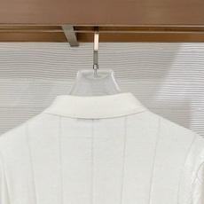 Brunello Cucinelli 品牌骨子里的人文浪漫与极简奢雅,没有浮夸设计,只用软糯顶级绵羊毛面料、柔软细腻、沉 Brunello Cucinelli 品牌骨子里的人文浪漫与极简奢雅,没有浮夸设计,只用软糯顶级绵羊毛面料、柔软细腻、沉