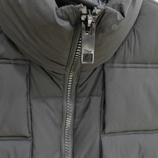 Dior-迪奥 2026FW秋冬新款男士立领羽绒服 高密度防风面料,方格锁绒工艺,填充90新国标白鸭绒,蓬松饱满,保暖不 Dior-迪奥 2026FW秋冬新款男士立领羽绒服 高密度防风面料,方格锁绒工艺,填充90新国标白鸭绒,蓬松饱满,保暖不