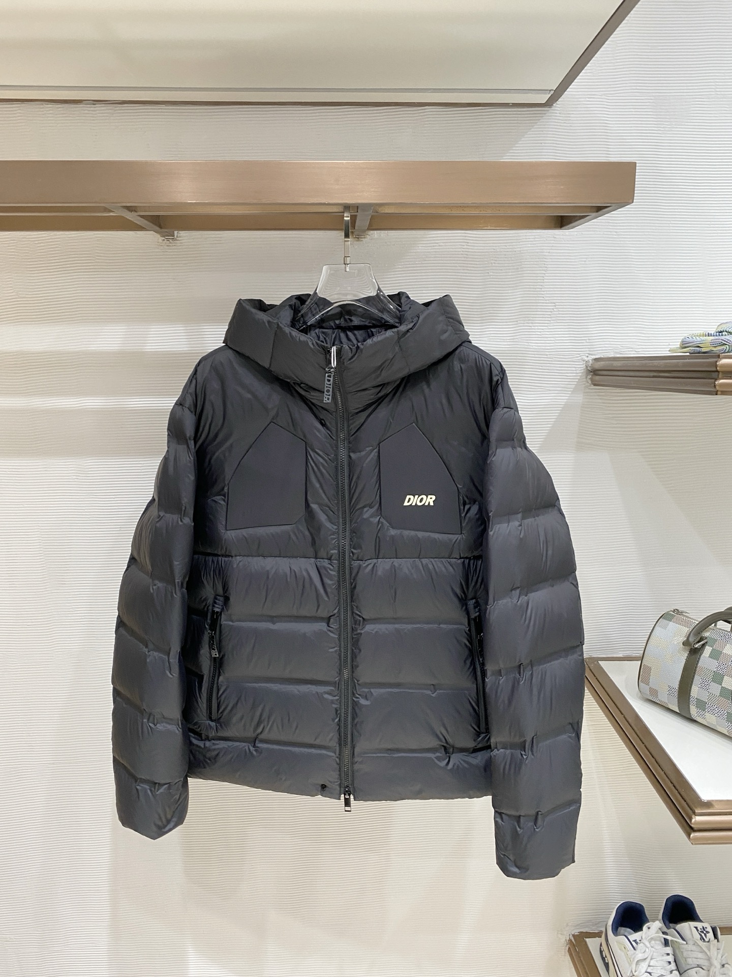 Dior-迪奥 2026FW秋冬新款男士连帽羽绒服 轻薄高密面料，分格锁绒工艺，填充90新国标白鸭绒，蓬松饱满，保暖轻盈
